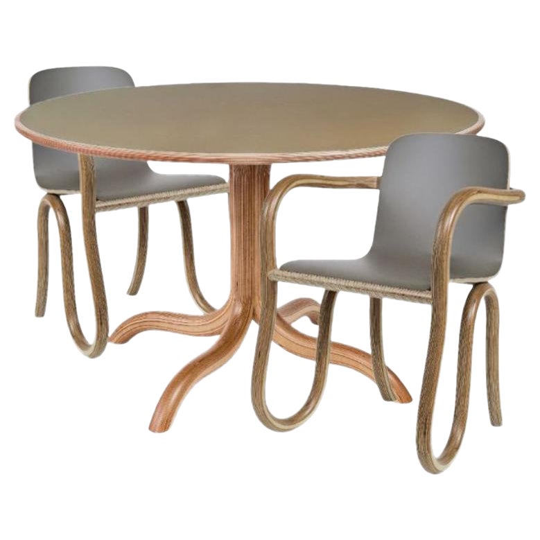 Ensemble de 3 chaises et table de salle à manger originales Kolho, Earth, par Made by Choice