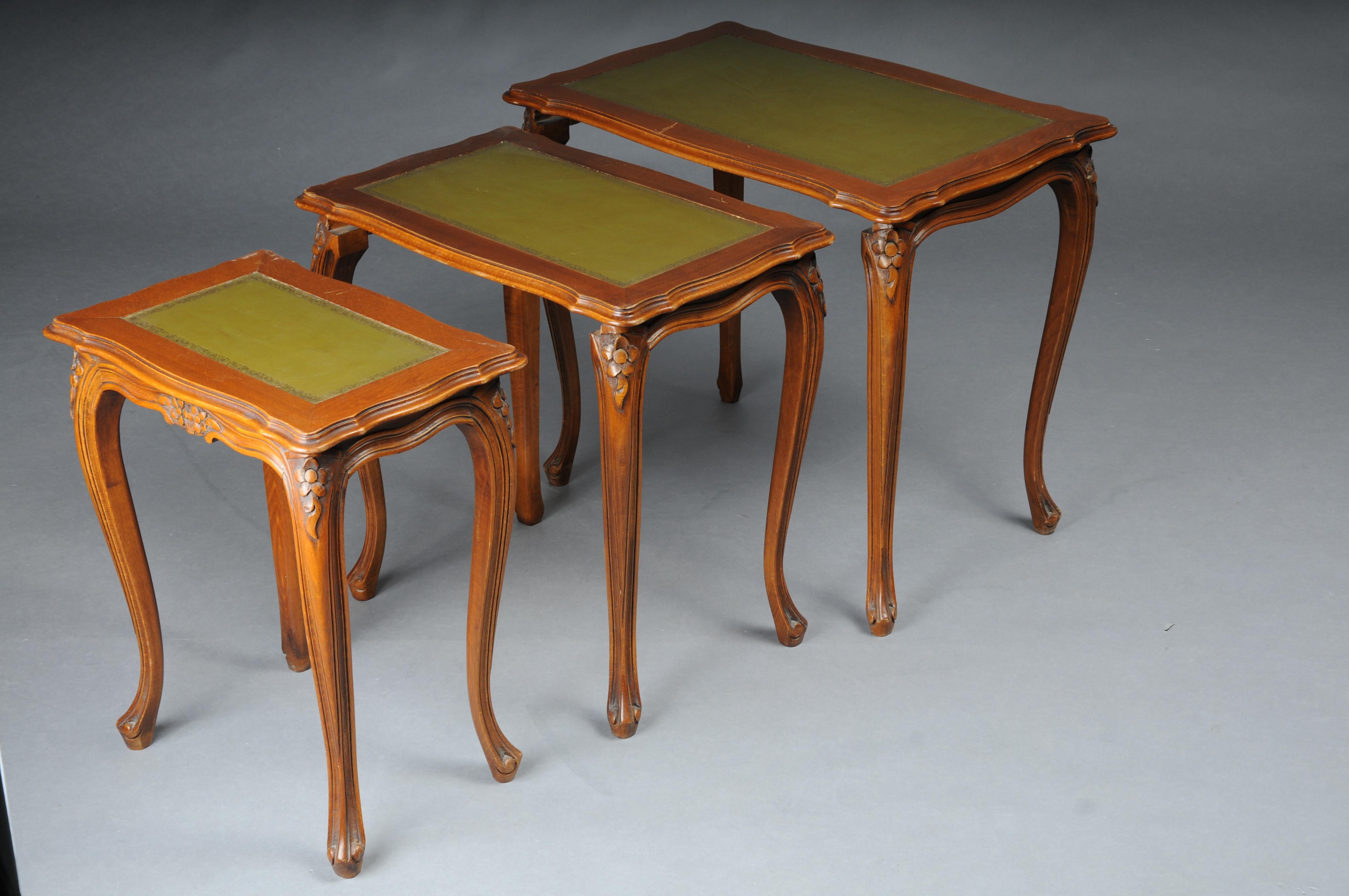 Set aus 3 eleganten Beistelltischen im Rokoko-Stil, England (20. Jahrhundert) im Angebot