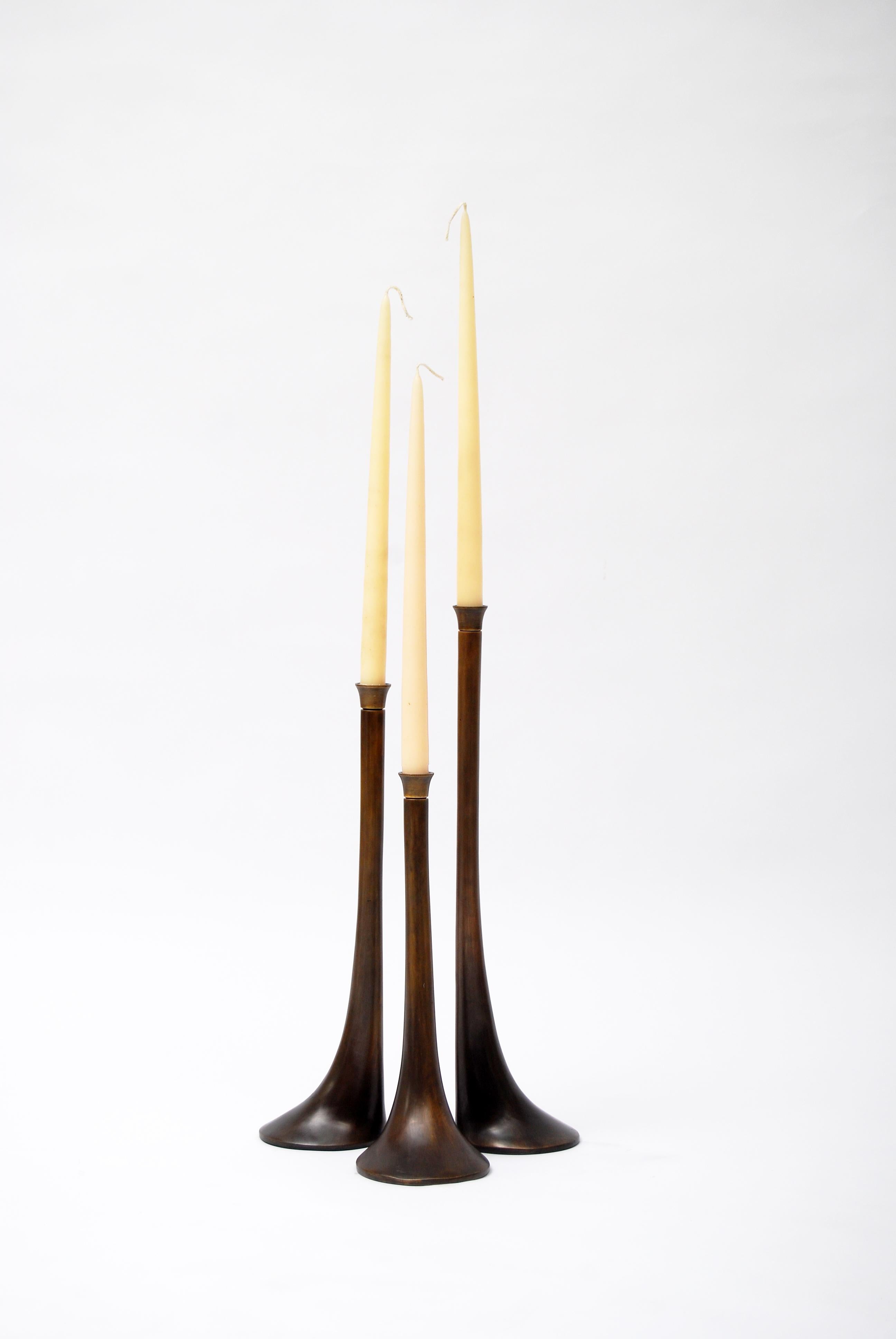Set von 3 Ulmenholz-Kerzenhaltern aus Bronze von Elan Atelier (auf Bestellung) (Moderne) im Angebot