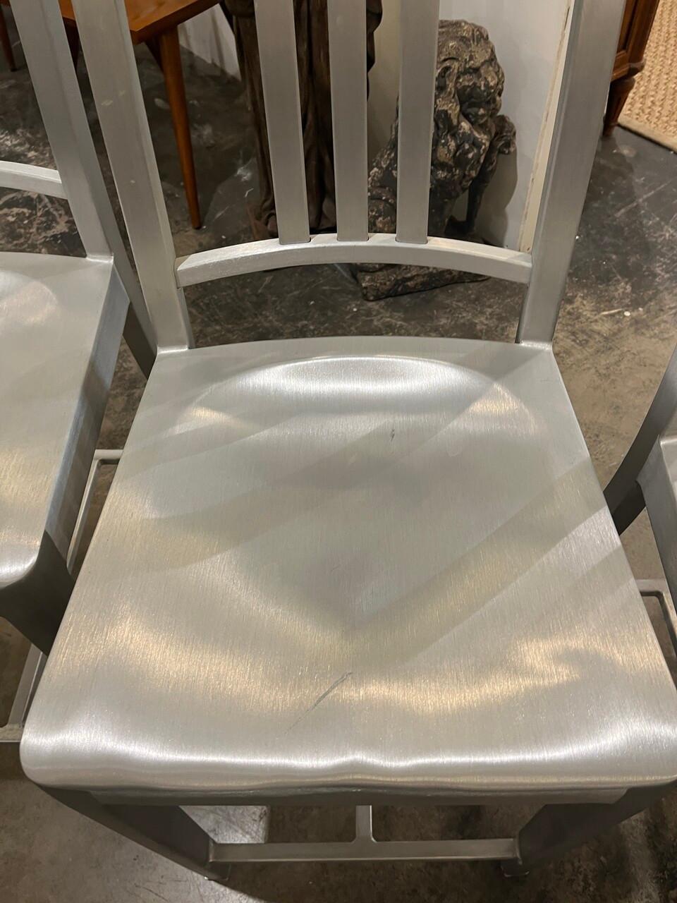 Juego de 3 Taburetes de Bar Emeco 1006 Aluminio Azul Marino Moderno de mediados de siglo en venta