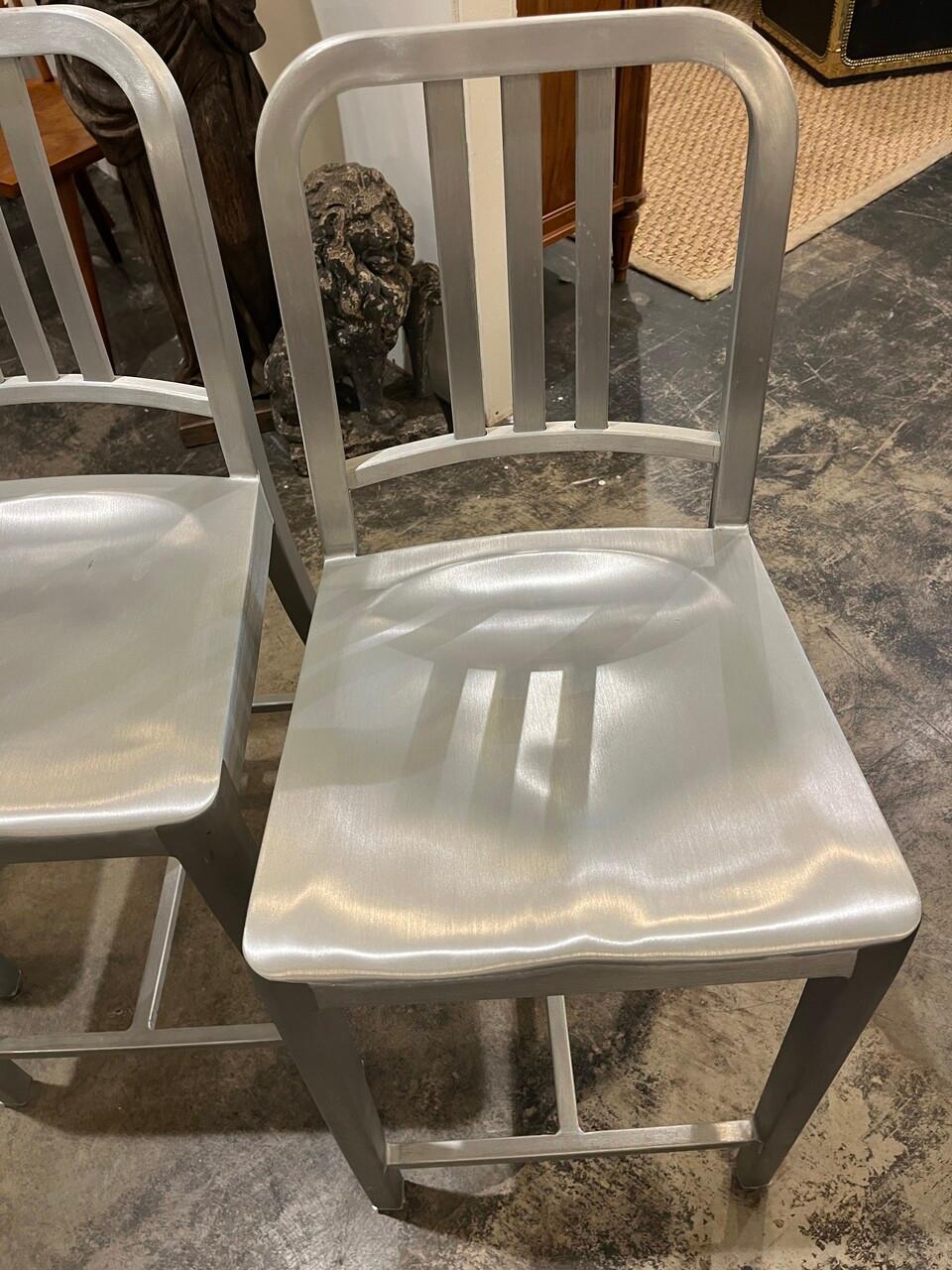 Juego de 3 Taburetes de Bar Emeco 1006 Aluminio Azul Marino Estadounidense en venta