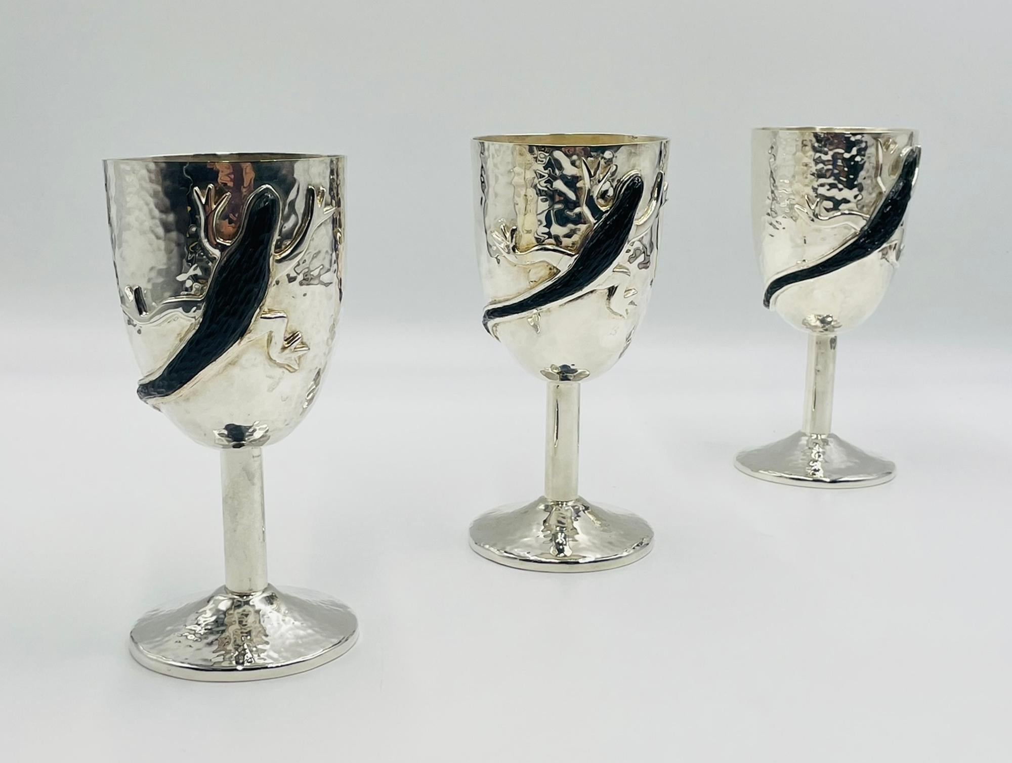 3er-Set Emilia Castillo Versilberte Pokale mit schwarzen Onyx-Eidechsen, Mexiko (Handgefertigt) im Angebot