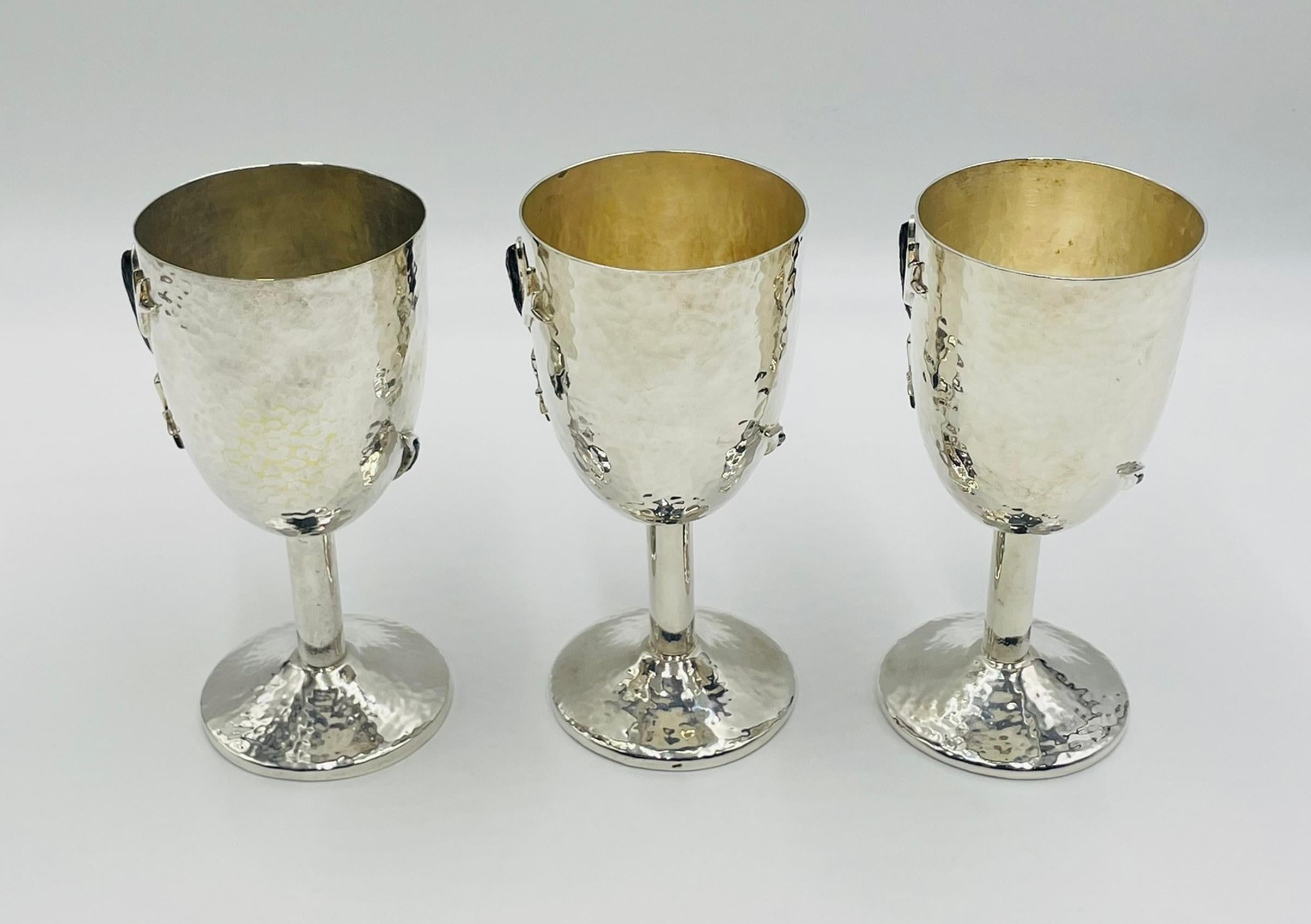 3er-Set Emilia Castillo Versilberte Pokale mit schwarzen Onyx-Eidechsen, Mexiko (Versilberung) im Angebot