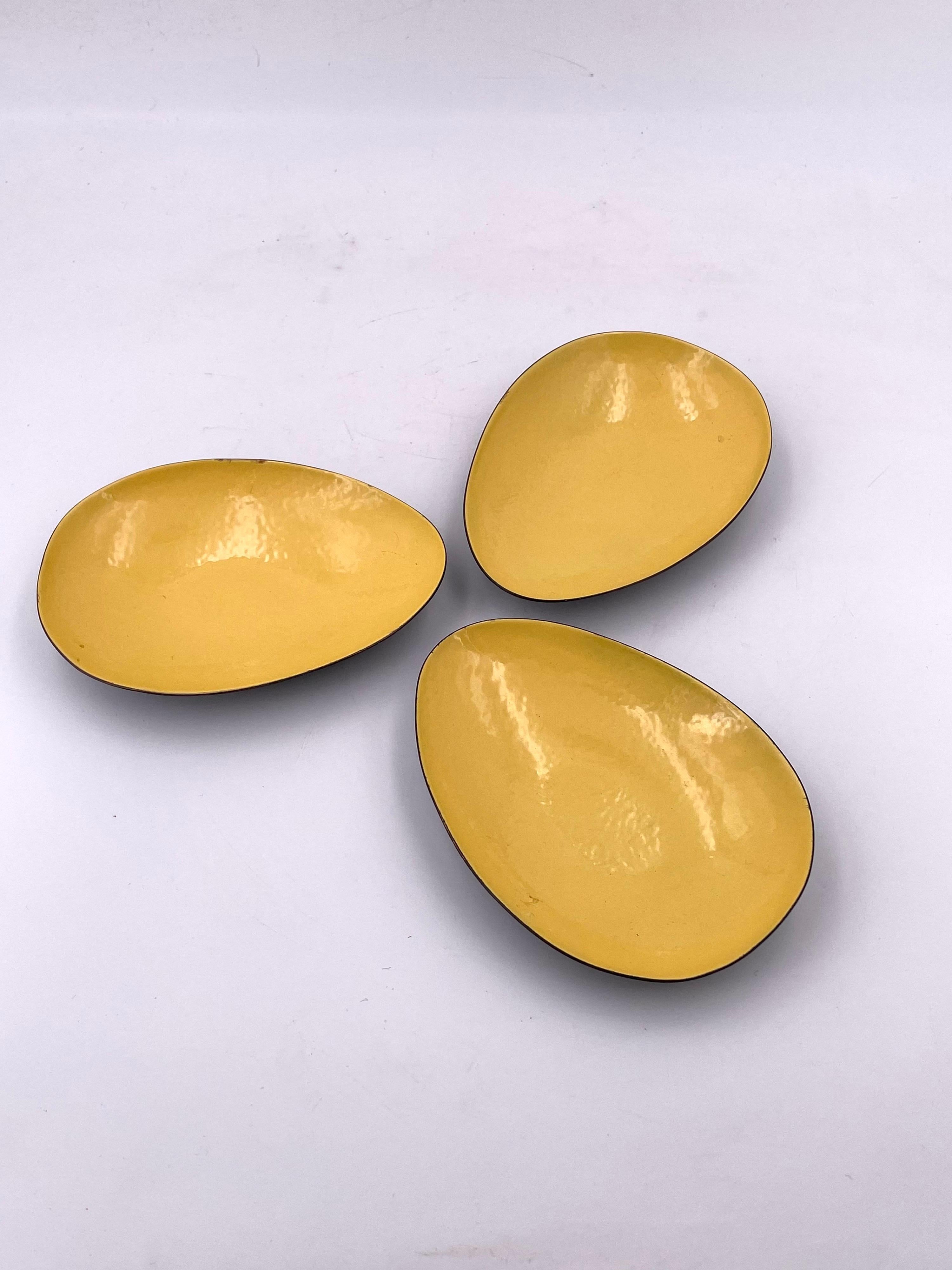 Nice set of 3 enameled on copper in yellow circa 1960s, California design. Egg shape very cool atomic design.