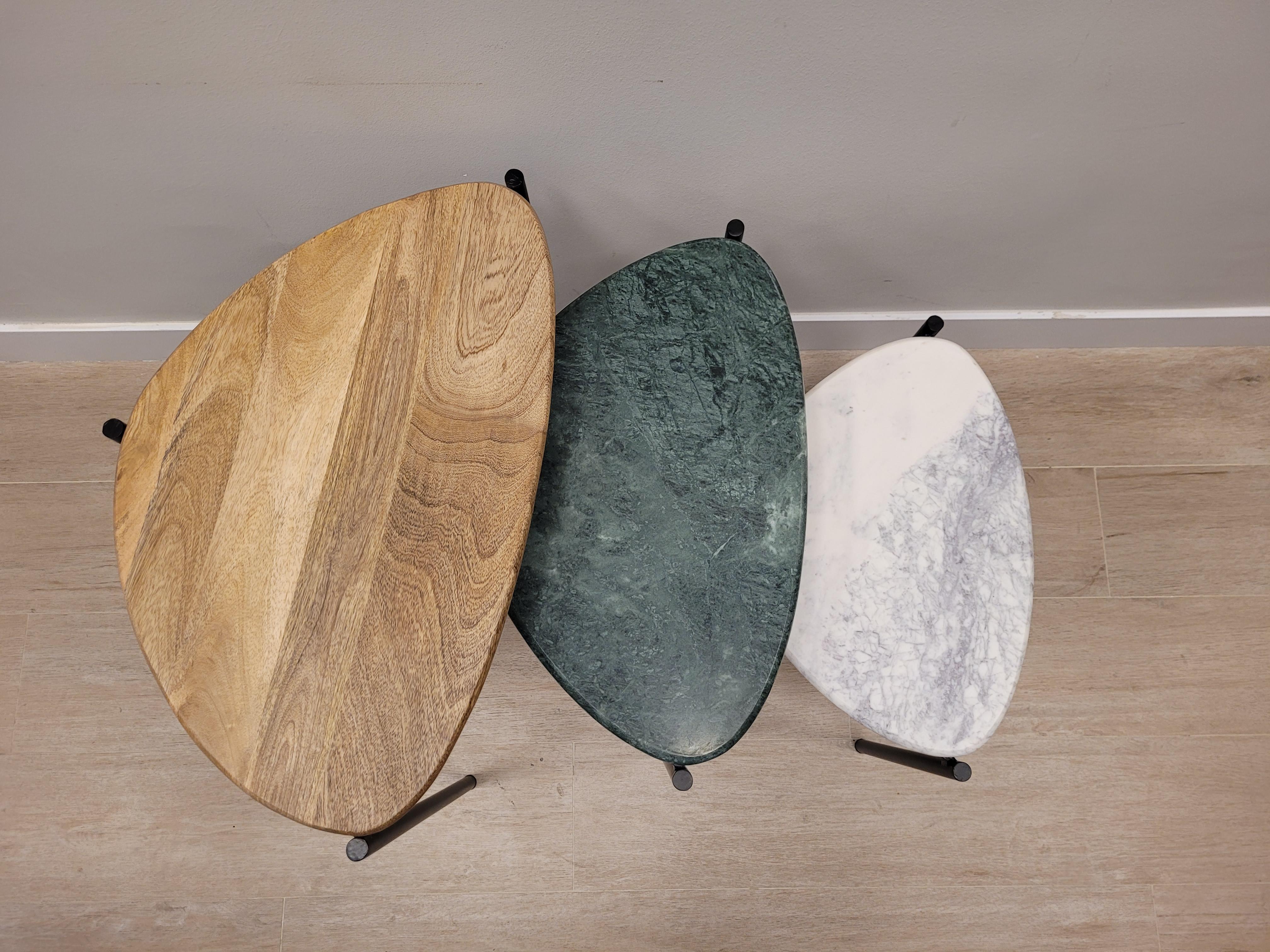 Beistelltisch aus 3 Beistelltischen aus grünem, weißem Marmor und Holz, 21. Jahrhundert im Angebot 1