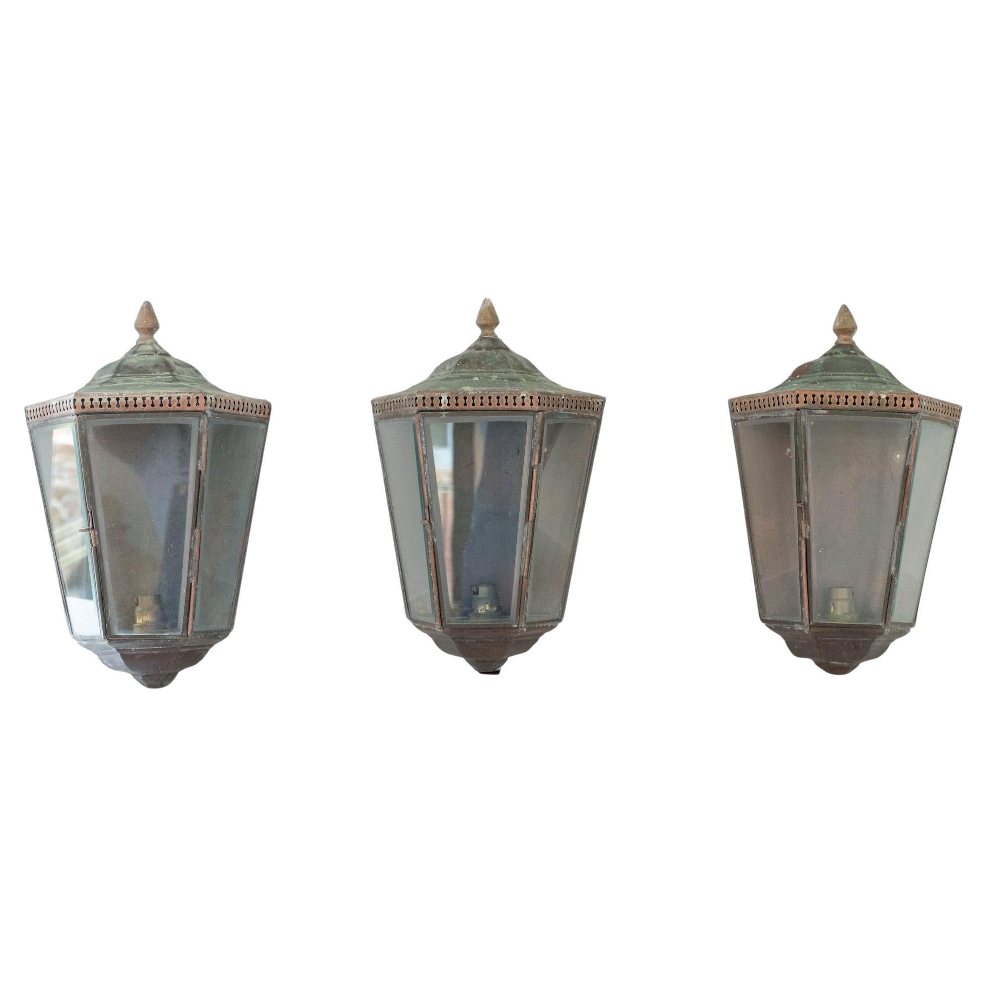 Set di 3 lanterne da parete inglesi in rame in vendita
