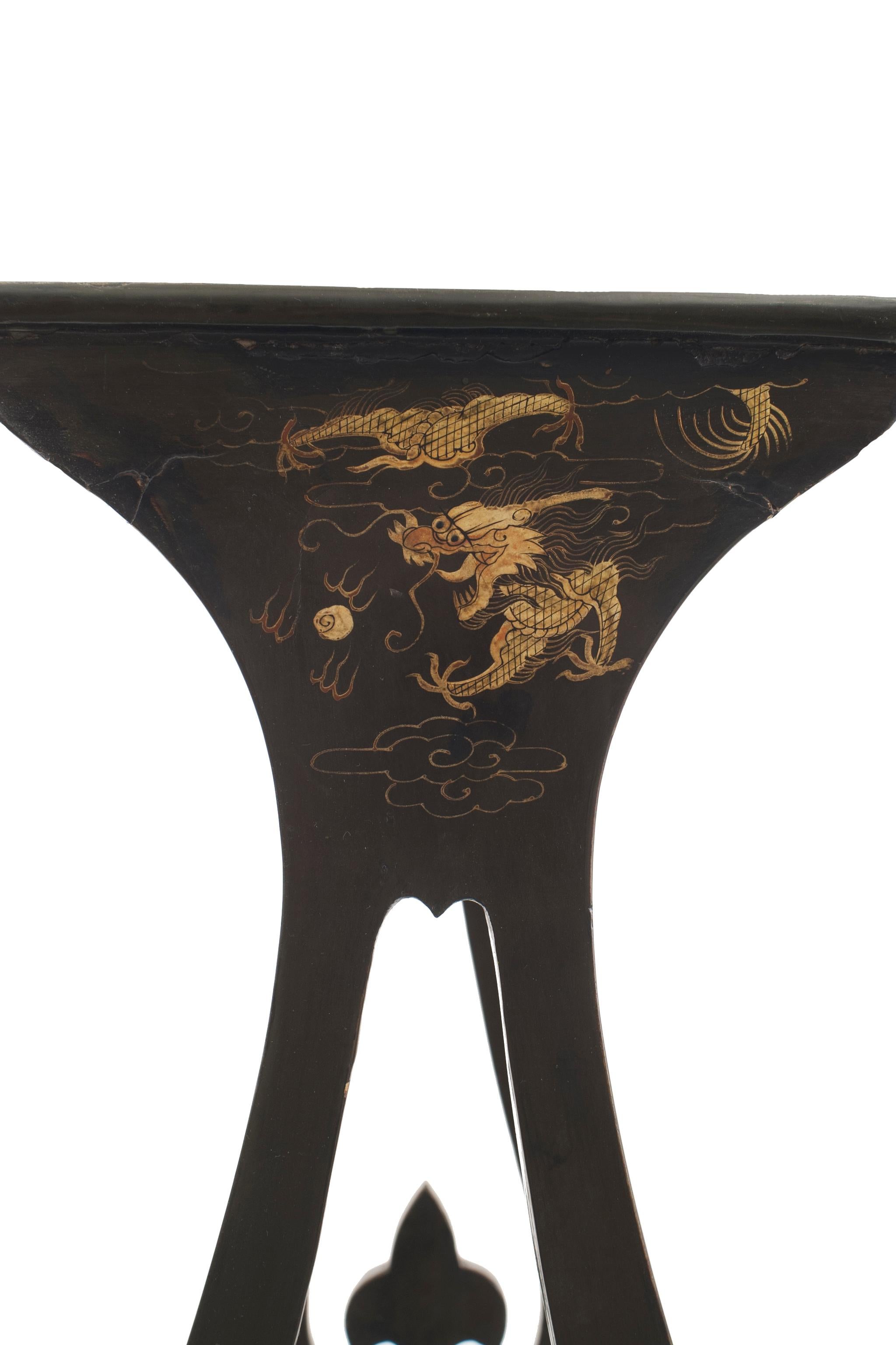 19th Century Set of 3 English Regency Lacquered Chinoiserie Nesting of Tables For Sale