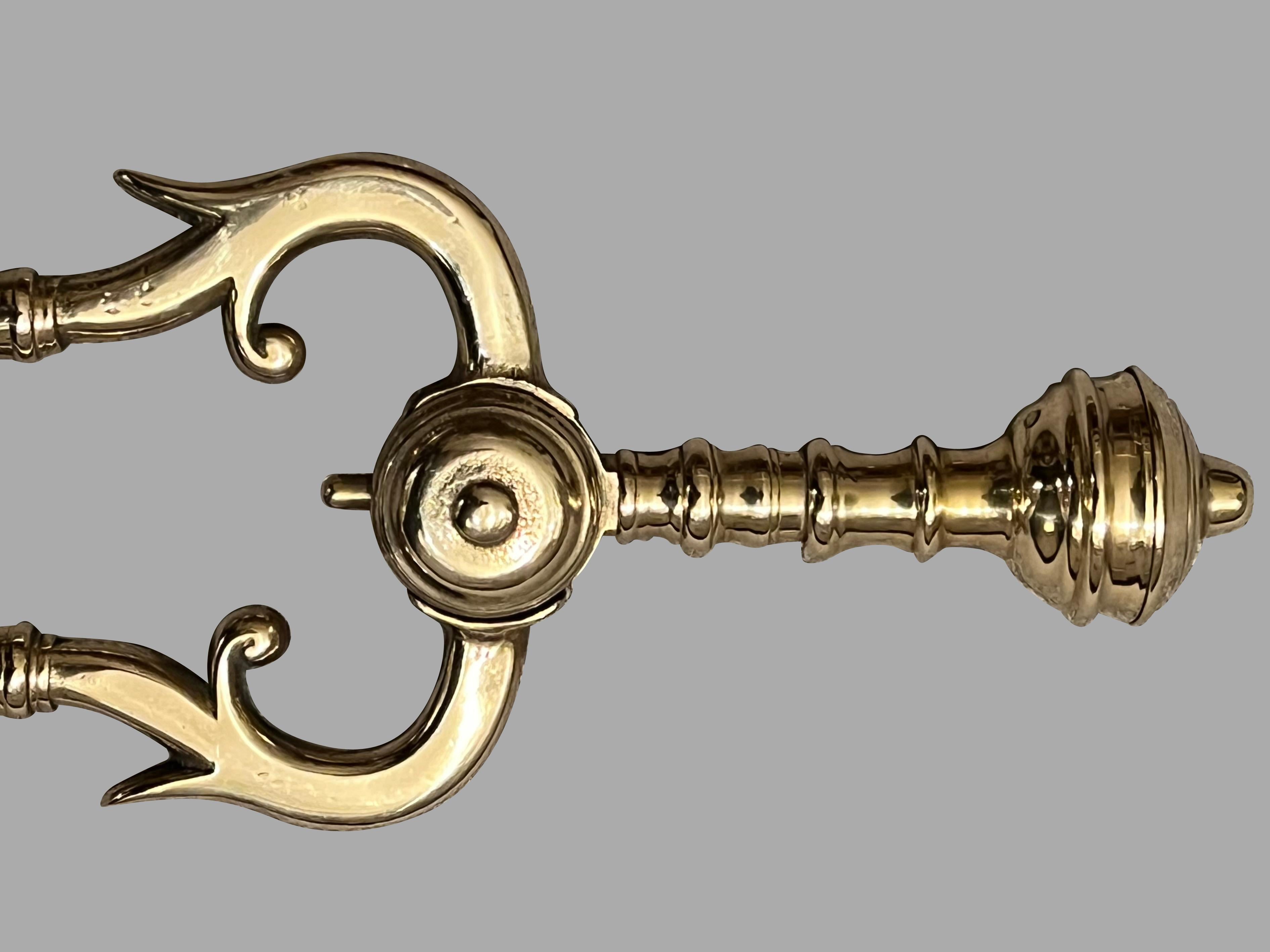 Inglese Set di 3 attrezzi da fuoco inglesi vittoriani in ottone e acciaio lucido in vendita