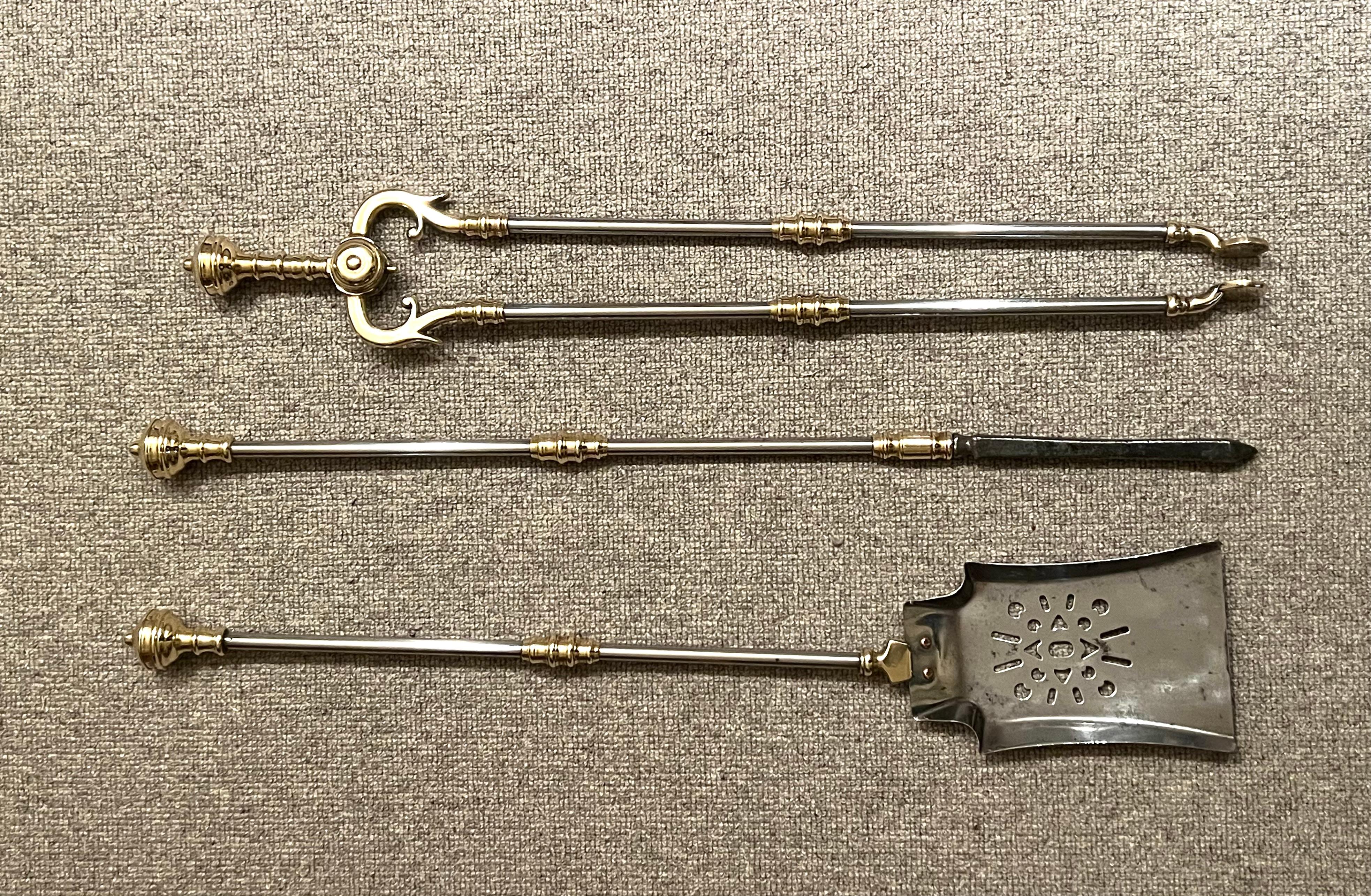 Set di 3 attrezzi da fuoco inglesi vittoriani in ottone e acciaio lucido in vendita 1