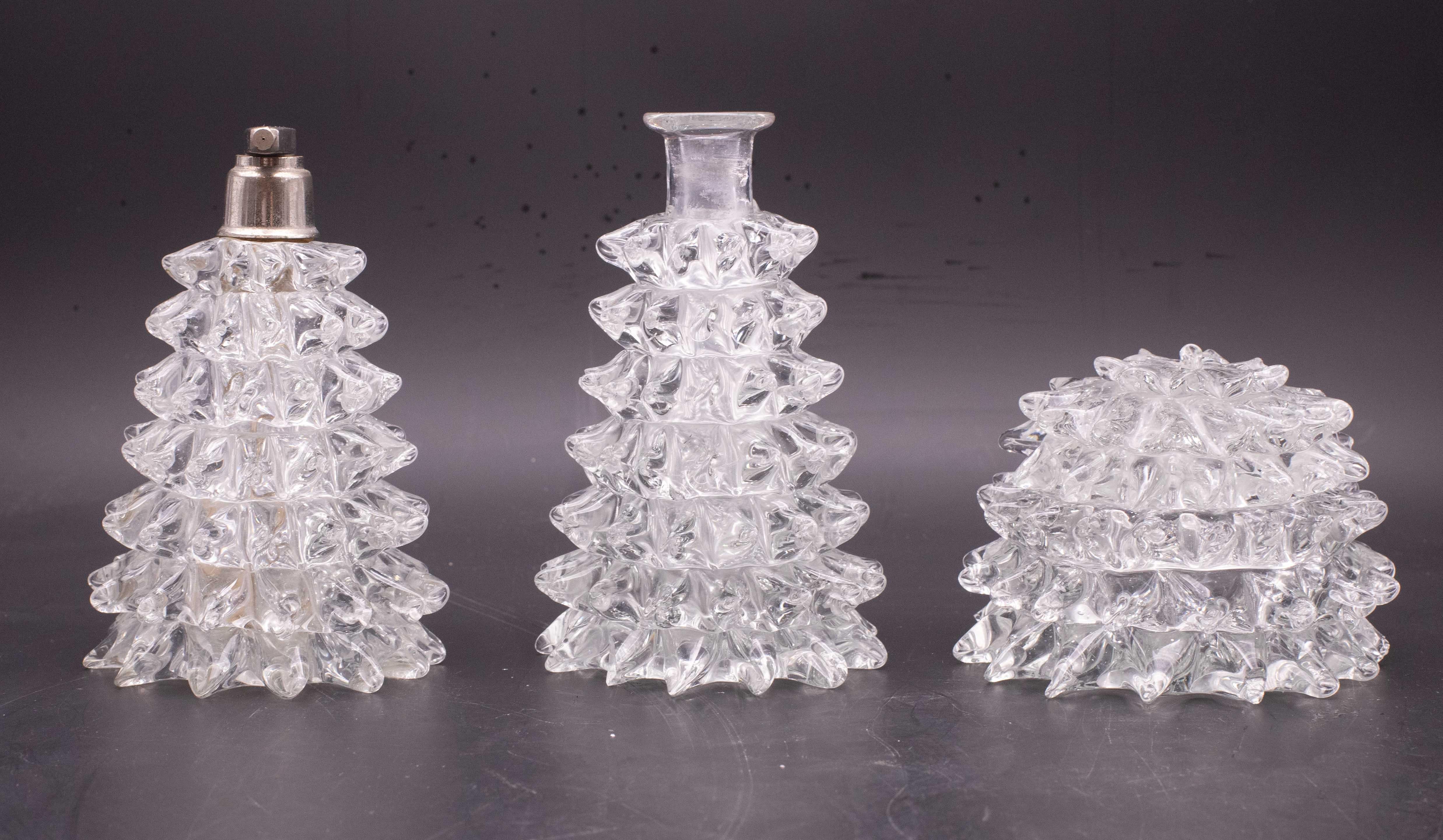 Exquisite and unique rare set of 3 vases attributed to Ercole Barovier using the Rostrato glass technique. The set is sold in its entirety and comprises 3 pieces.
Tall central vase:
height 13.5 centimeters
diameter 8 centimeters
Perfume holder on
