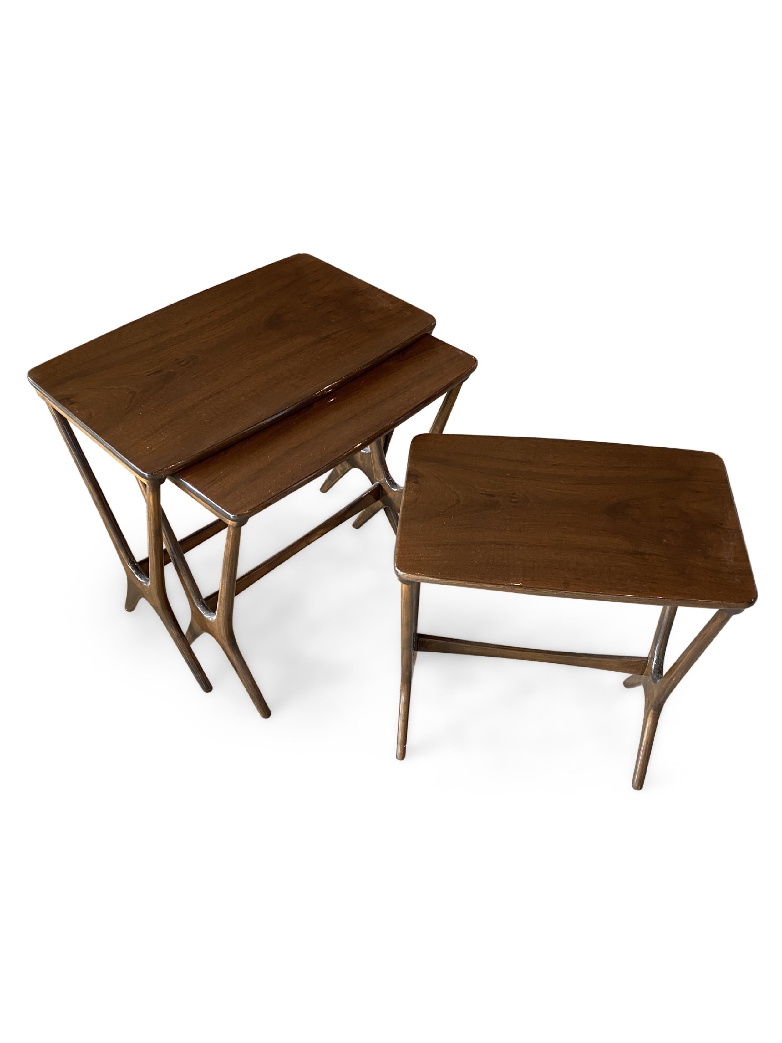 Scandinave moderne Set de 3 Erling Torvits pour Heltborg Mobler  Tables gigognes danoises en teck en vente