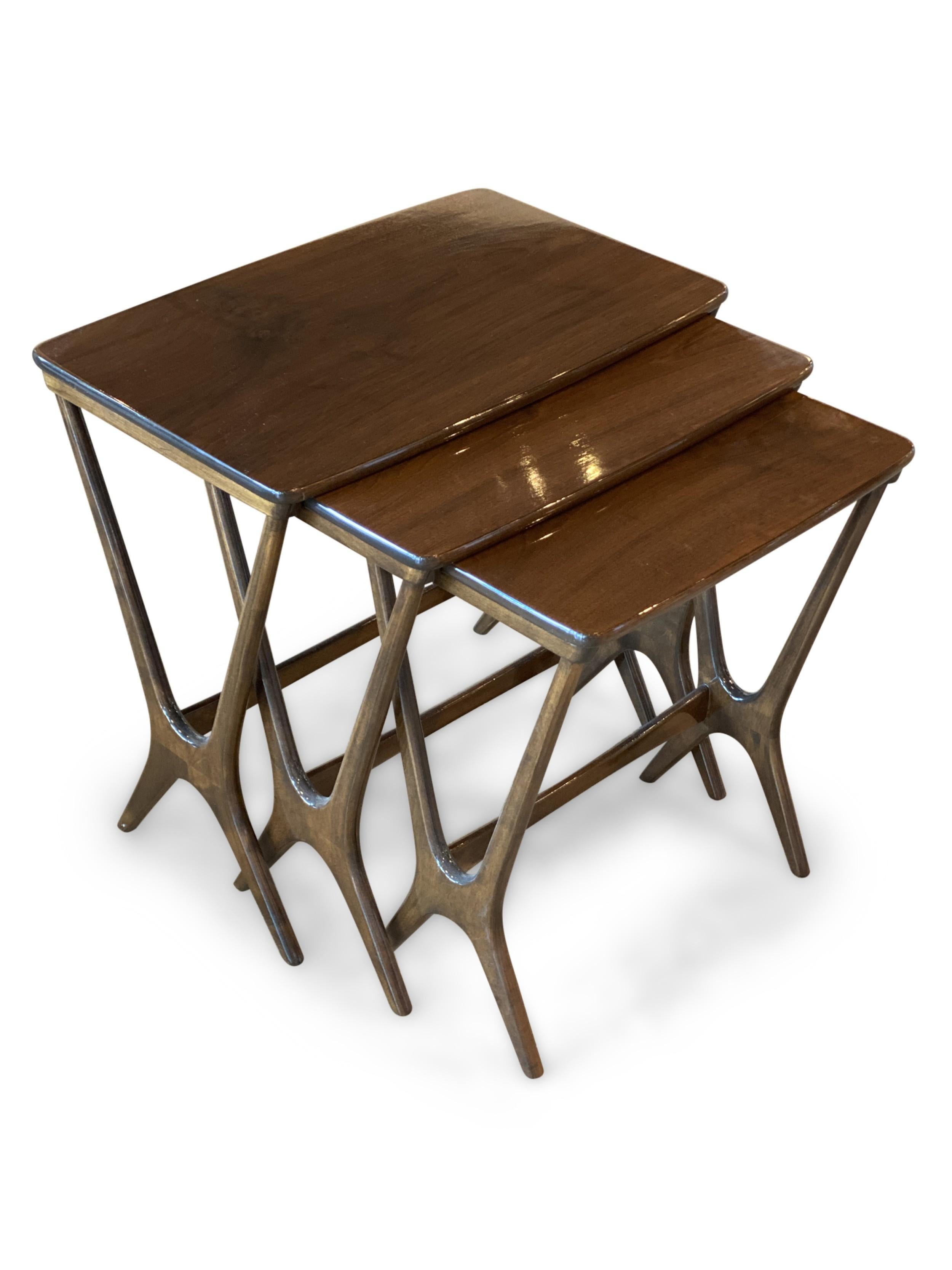 Buriné Set de 3 Erling Torvits pour Heltborg Mobler  Tables gigognes danoises en teck en vente