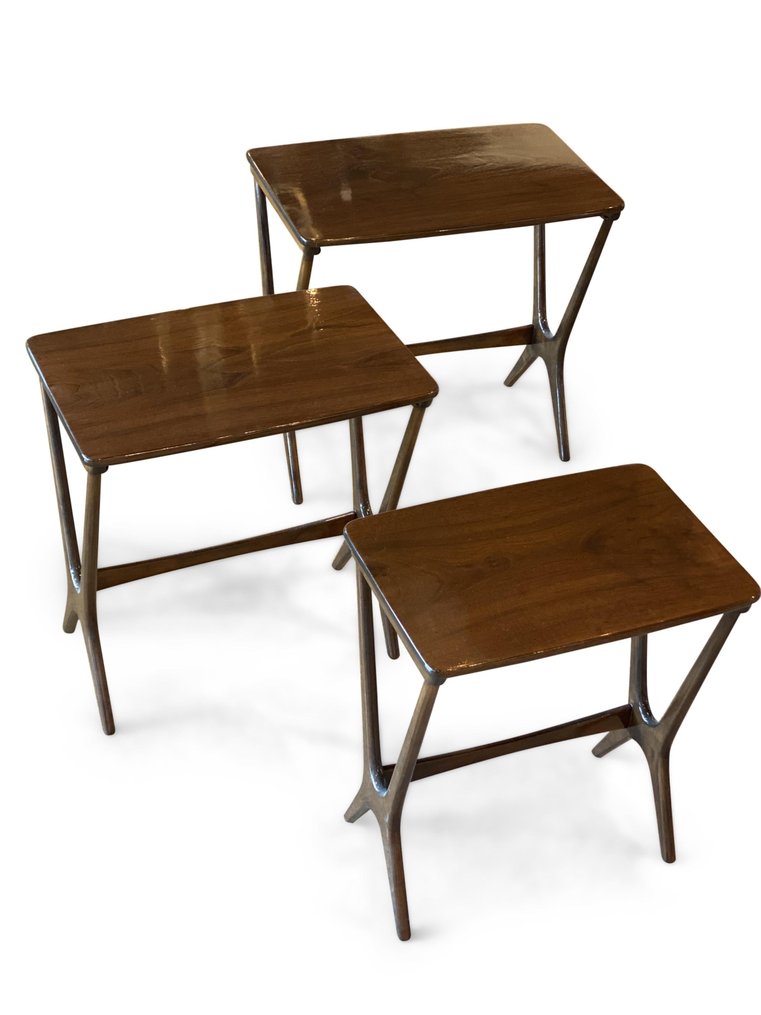 Set de 3 Erling Torvits pour Heltborg Mobler  Tables gigognes danoises en teck Bon état - En vente à Queens, NY