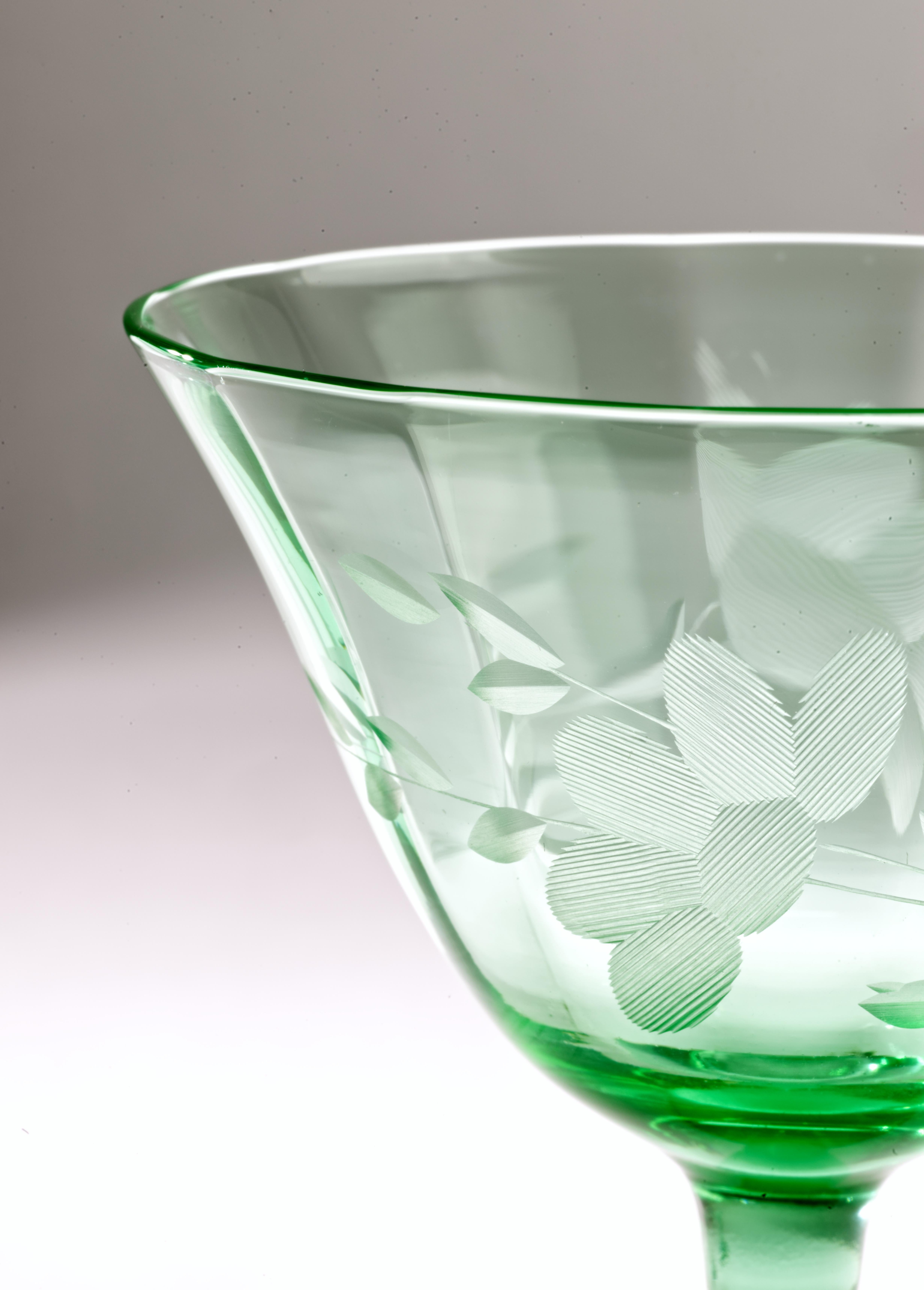 Vetro Set di 3 bicchieri da cocktail incisi, vetro verde uranio che si illumina ai raggi UV in vendita