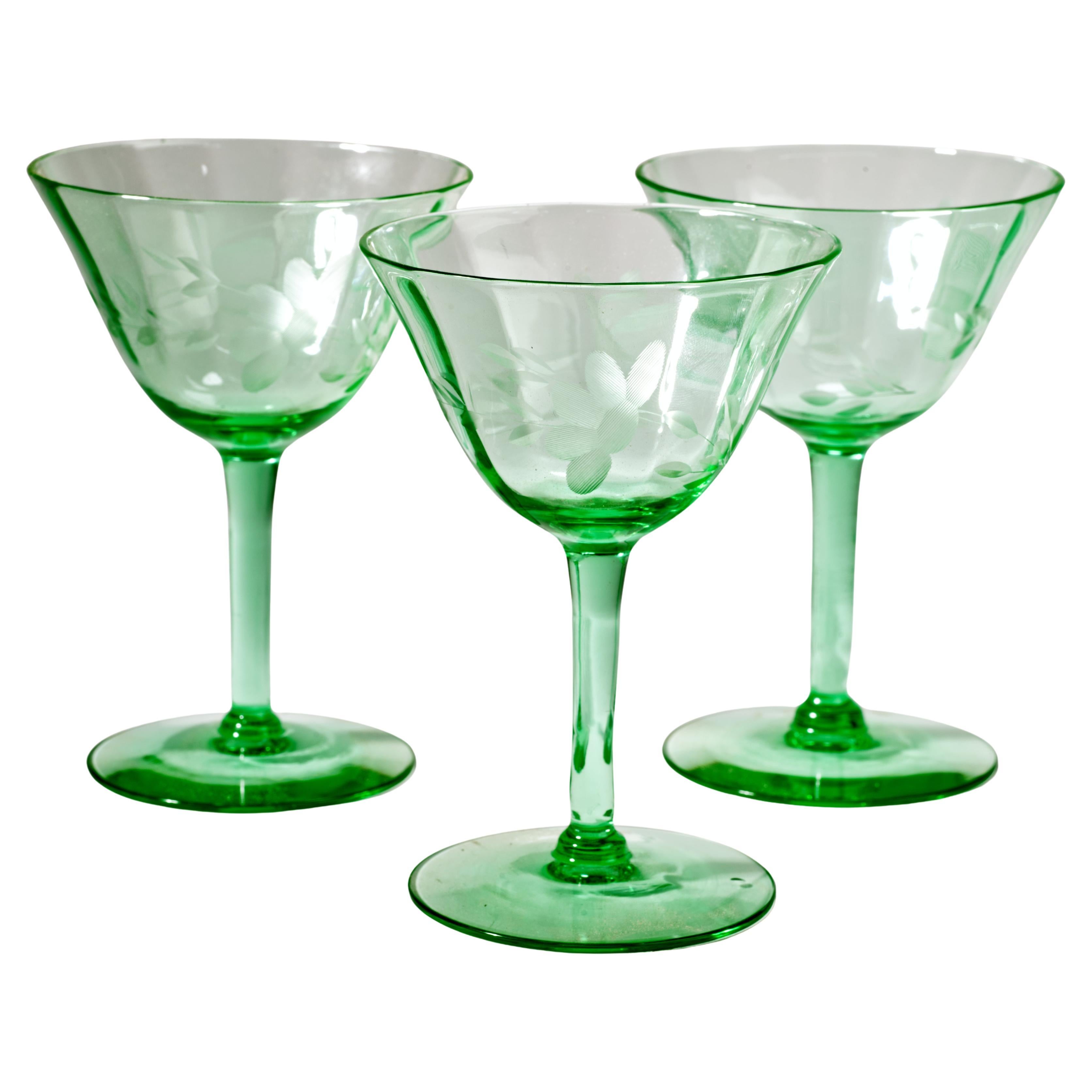 Set di 3 bicchieri da cocktail incisi, vetro verde uranio che si illumina ai raggi UV
