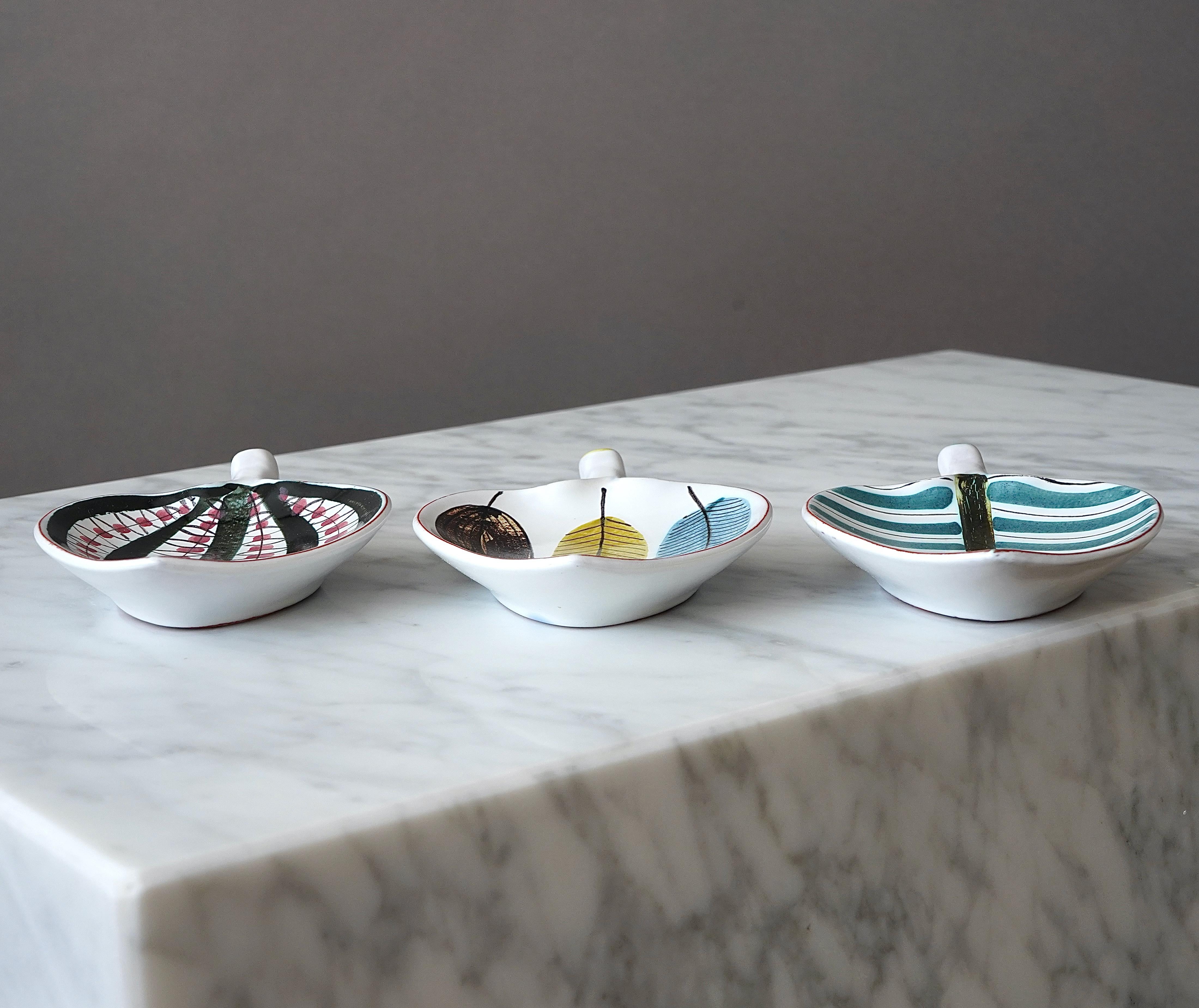 Mid-Century Modern Set of 3 Faience Dishes by Stig Lindberg for Gustavsberg Studio, Sweden, 1950s For Sale