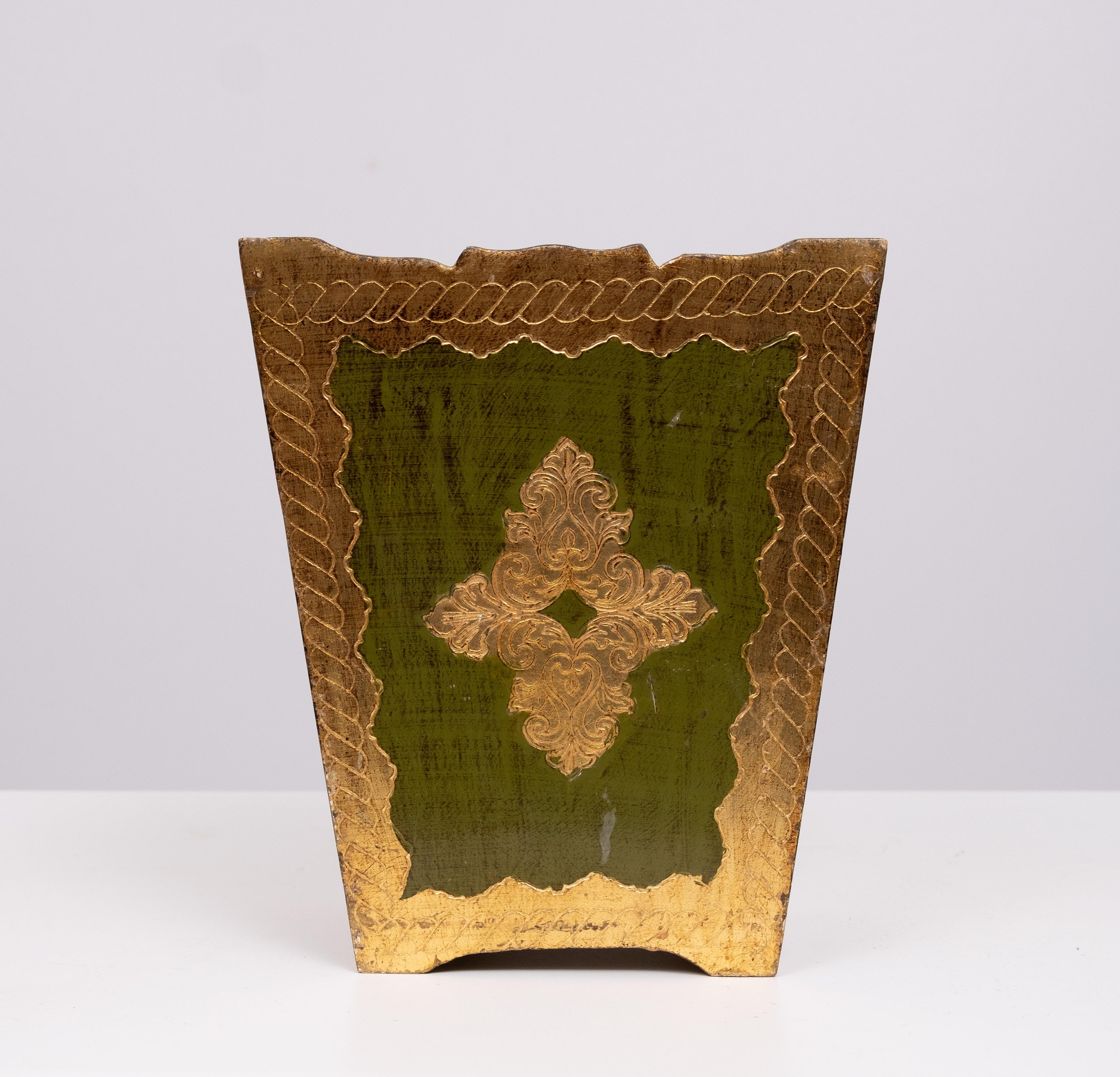 set of 3 Florentine Newspaper rack letter holder Paper basket 1960s Italy In Good Condition For Sale In Den Haag, NL