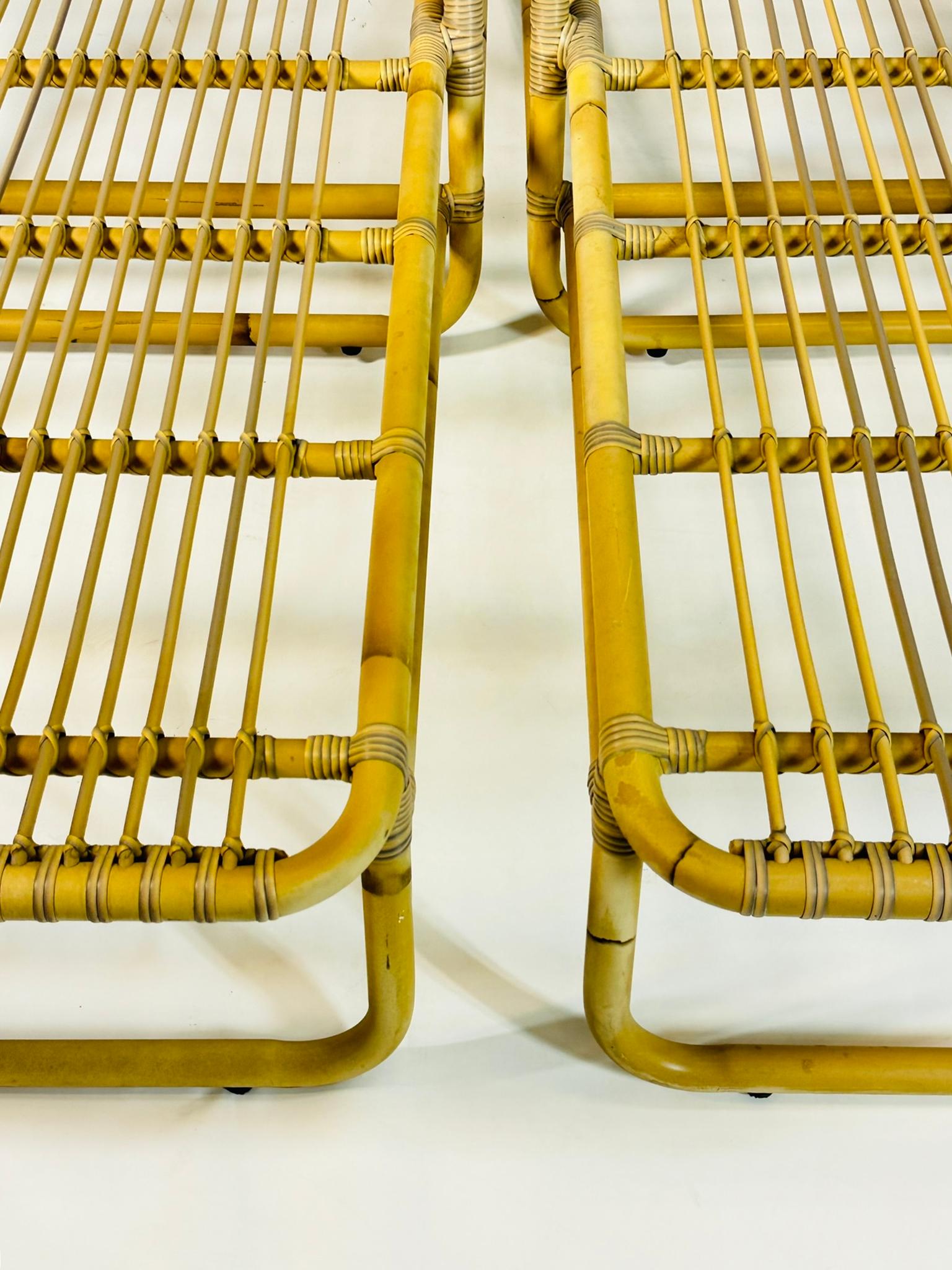 Lot de 3 chaises d'extérieur Four Hands Roots Riley - Faux Rattan en vente 3