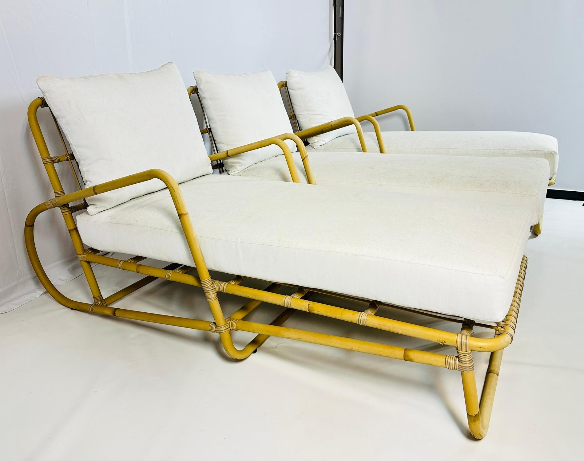 Lot de 3 chaises d'extérieur Four Hands Roots Riley - Faux Rattan Bon état - En vente à Los Angeles, CA