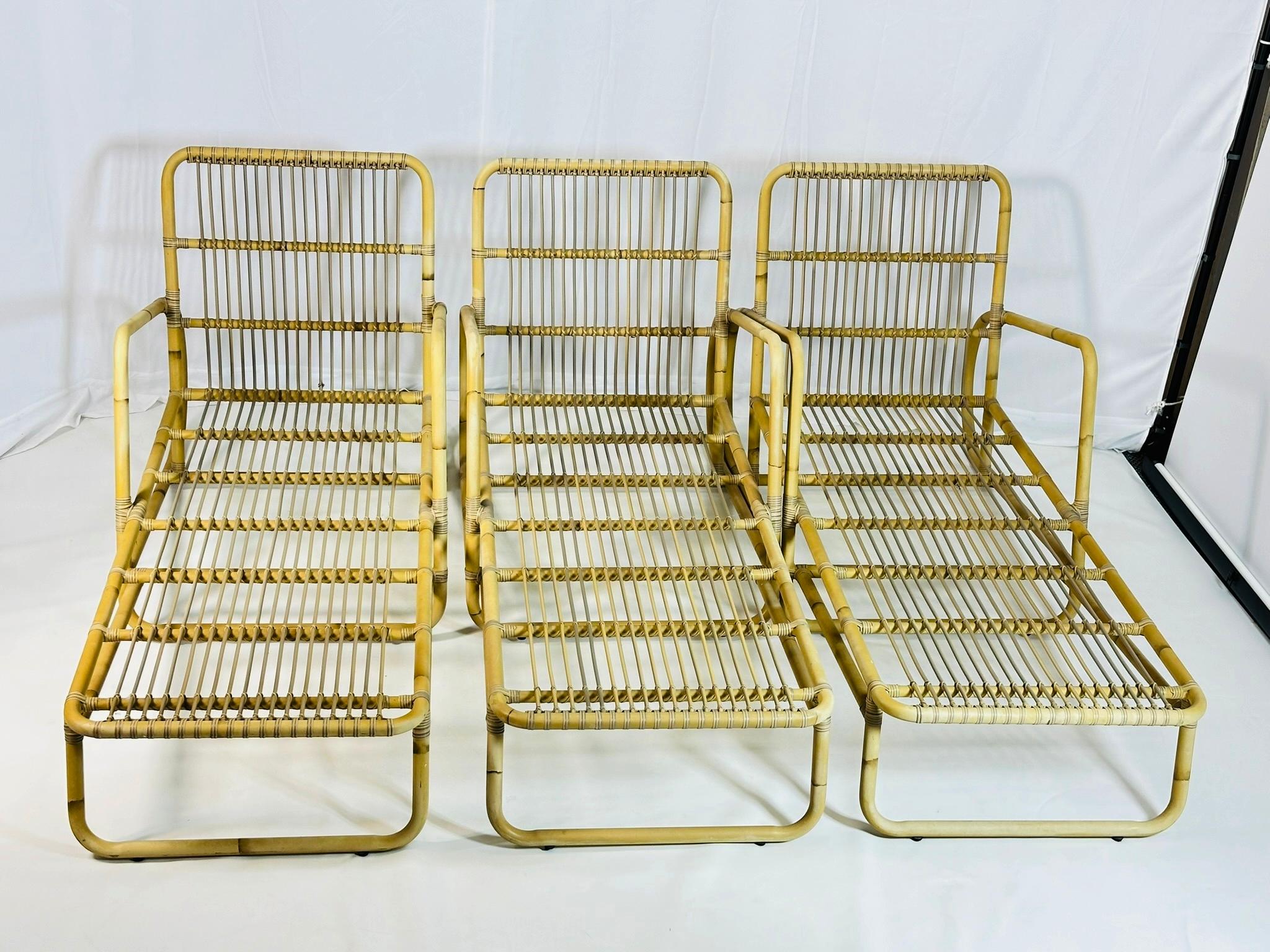 Aluminium Lot de 3 chaises d'extérieur Four Hands Roots Riley - Faux Rattan en vente
