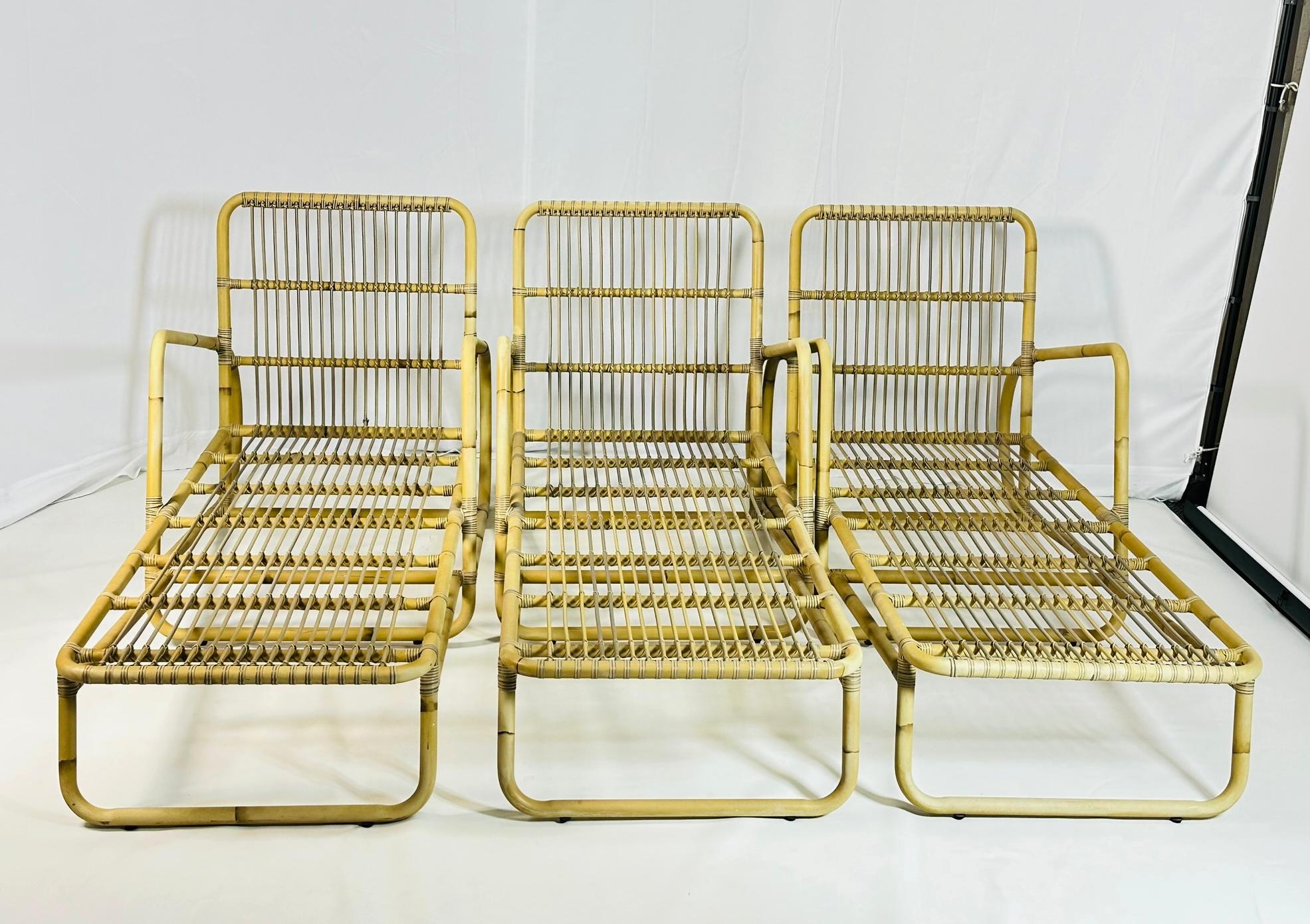 Lot de 3 chaises d'extérieur Four Hands Roots Riley - Faux Rattan en vente 1
