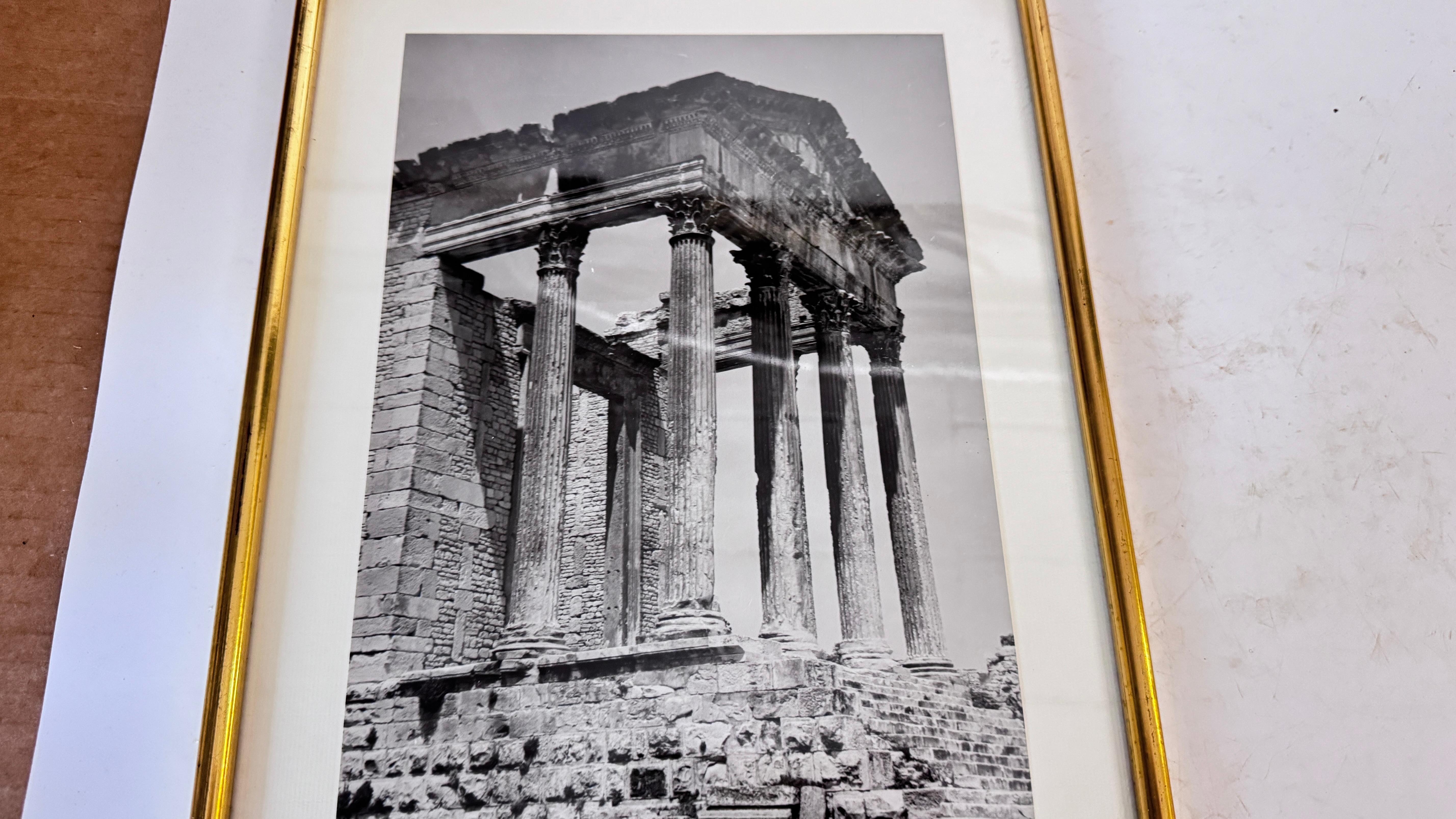 Set of 3 Framed Black and White Photographs 1950s Monuments Gold Frames en venta 7