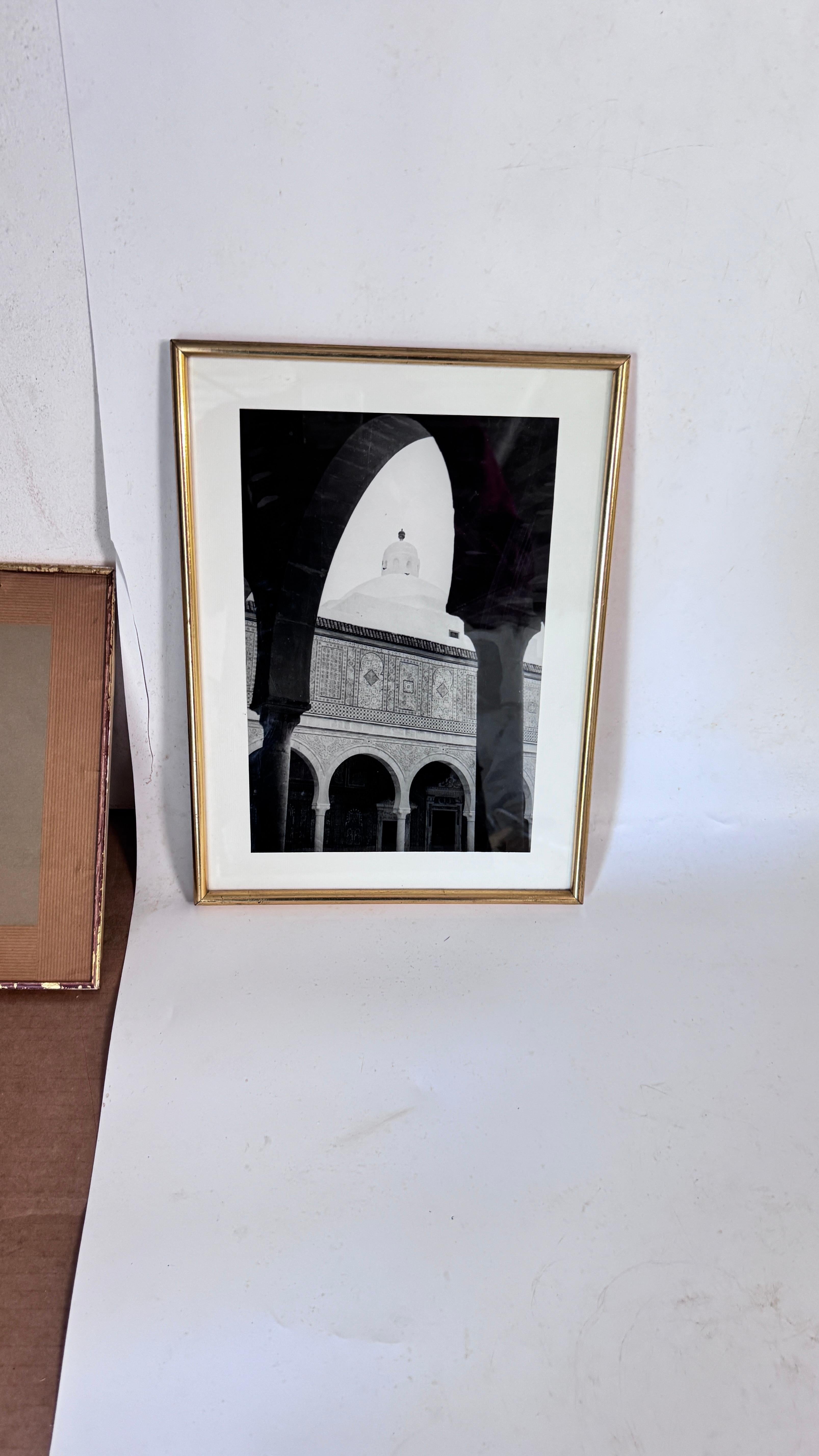 Set of 3 Framed Black and White Photographs 1950s Monuments Gold Frames en venta 10