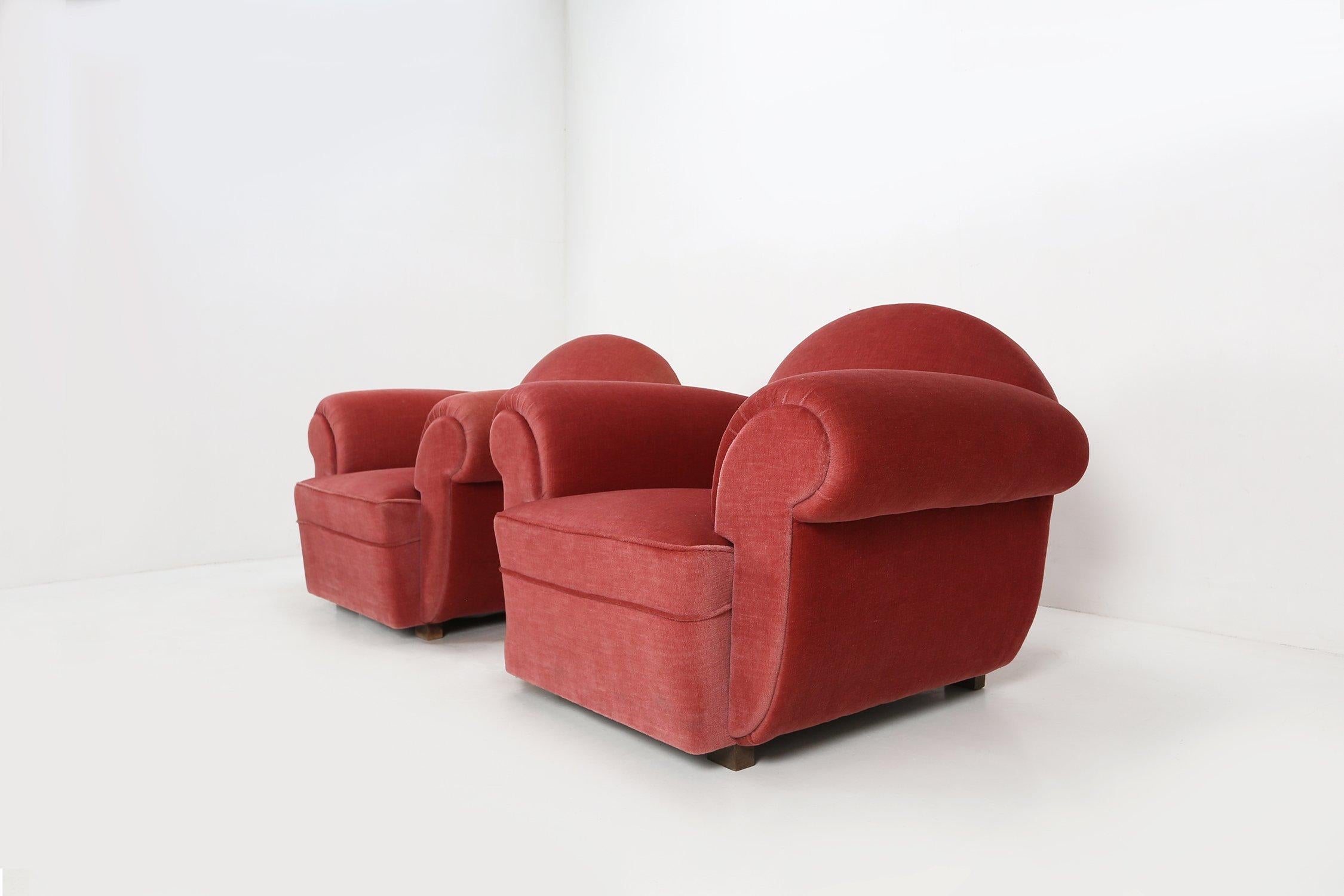 Français Ensemble de 3 fauteuils Art Déco français tapissés de velours rouge, années 1930 en vente