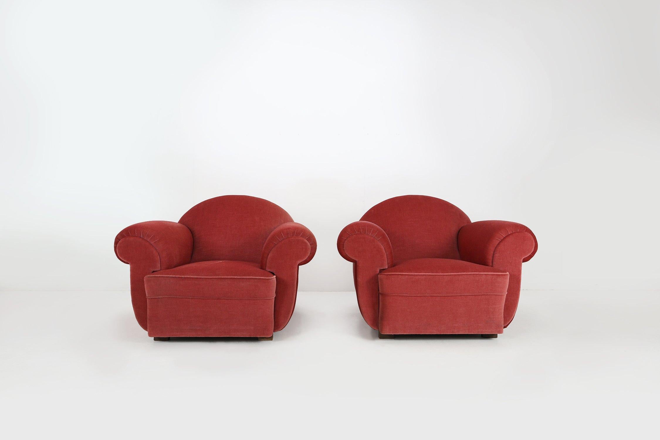 Ensemble de 3 fauteuils Art Déco français tapissés de velours rouge, années 1930 Bon état - En vente à Meulebeke, BE