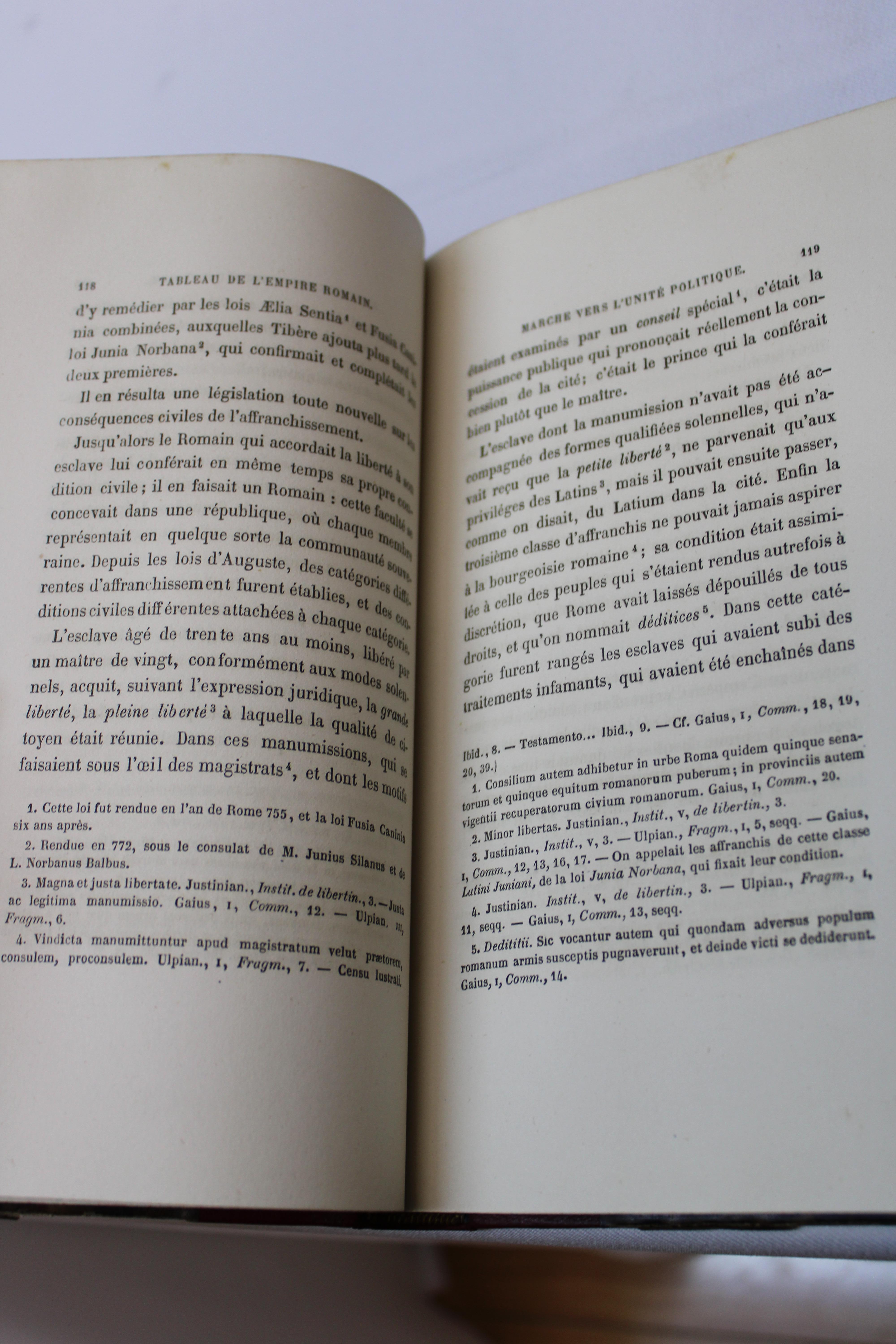Set di 3 libri francesi In condizioni buone in vendita a San Francisco, CA