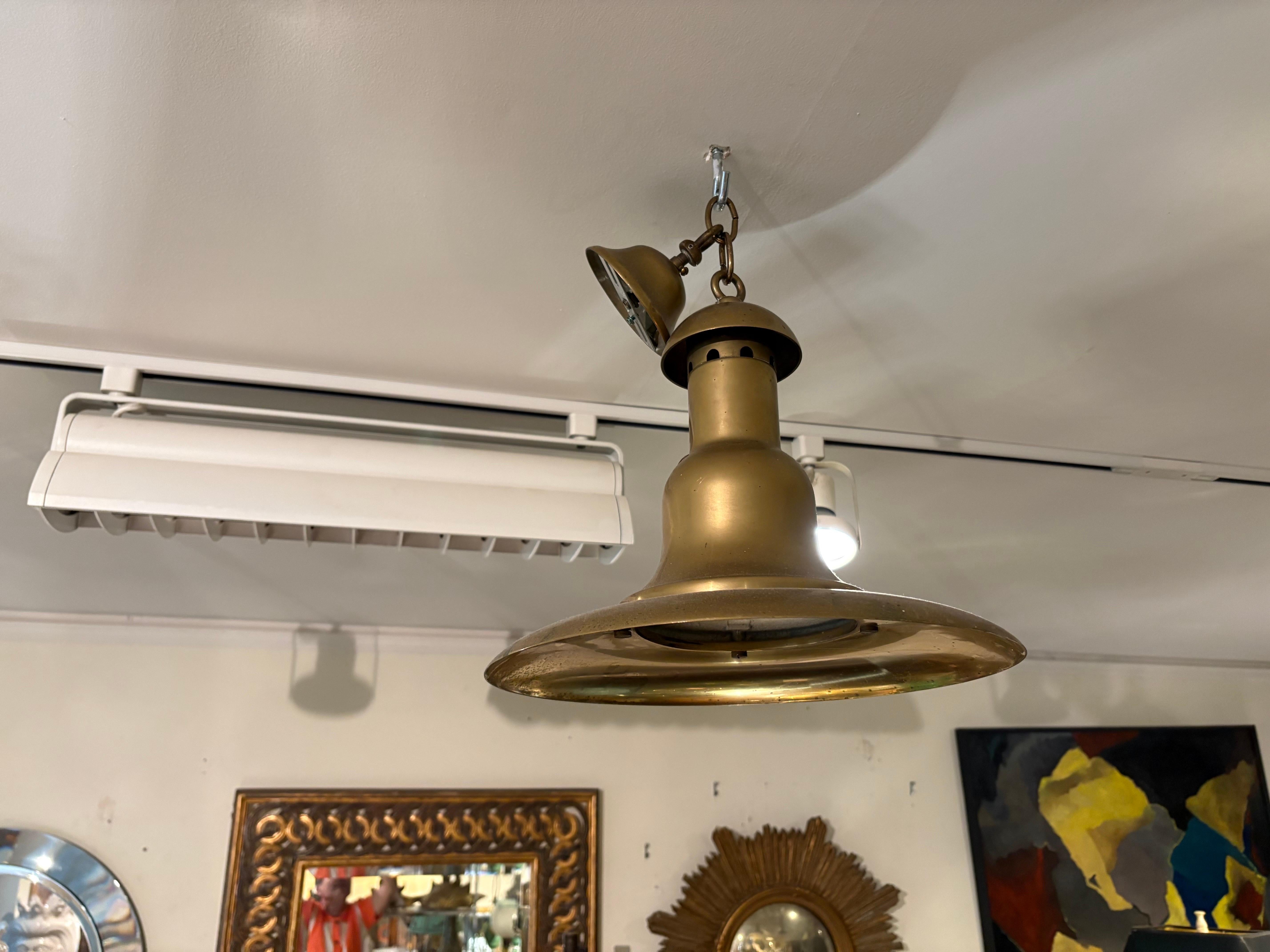 Francese Set di 3 ciondoli francesi in ottone in vendita