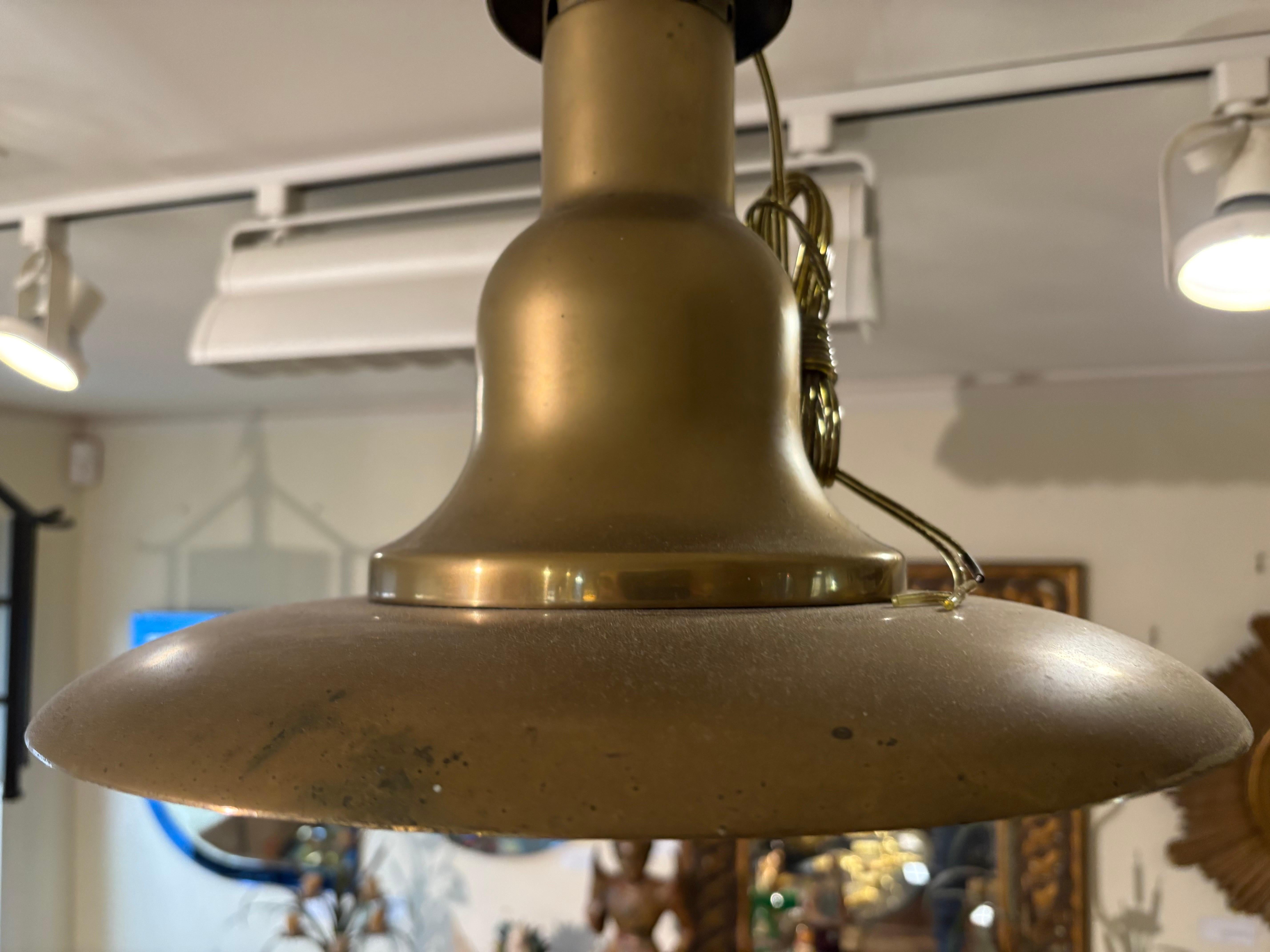 Set di 3 ciondoli francesi in ottone In condizioni buone in vendita a Houston, TX