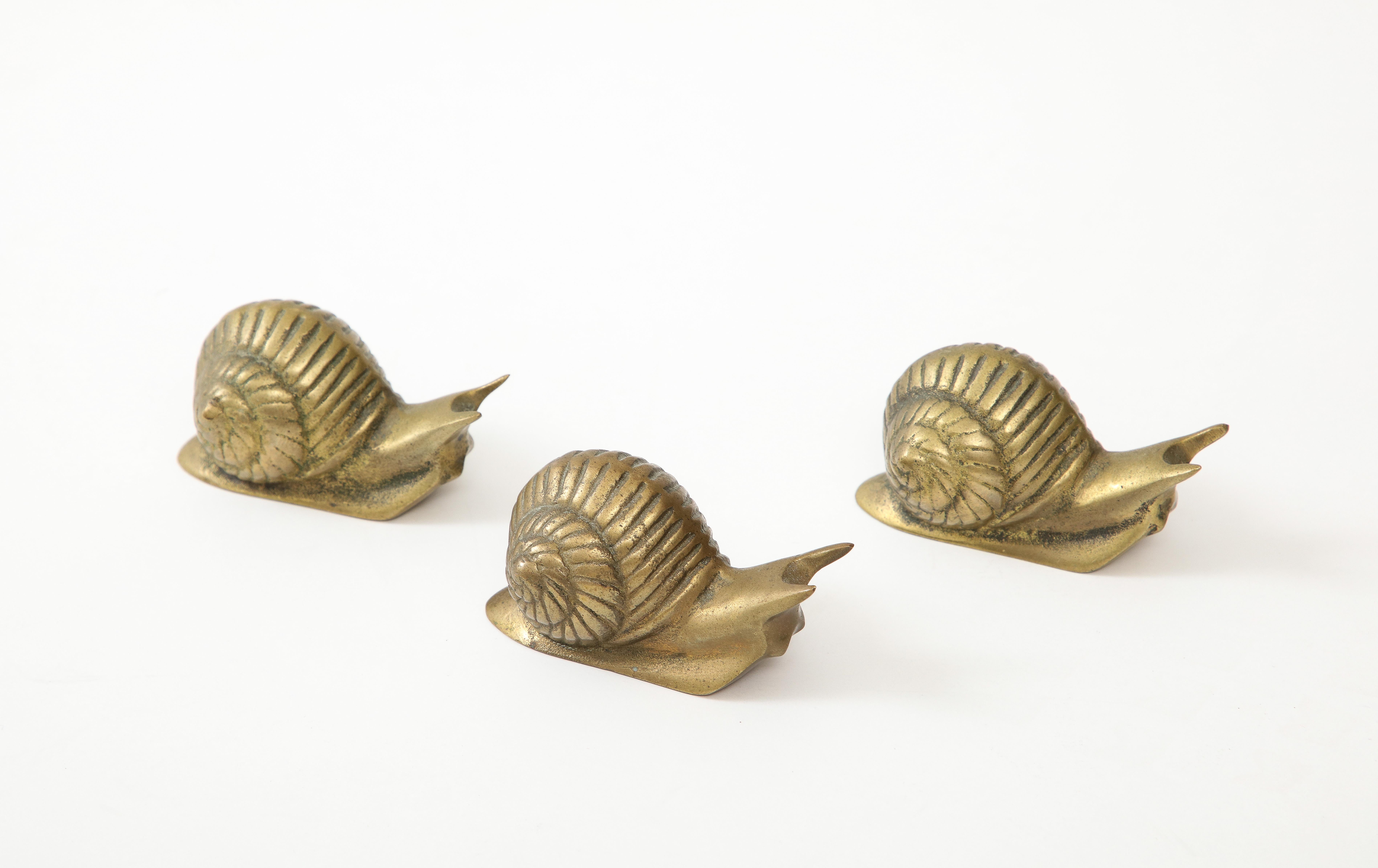 Set von 3 französischen Bronzeschnecken (Moderne der Mitte des Jahrhunderts) im Angebot