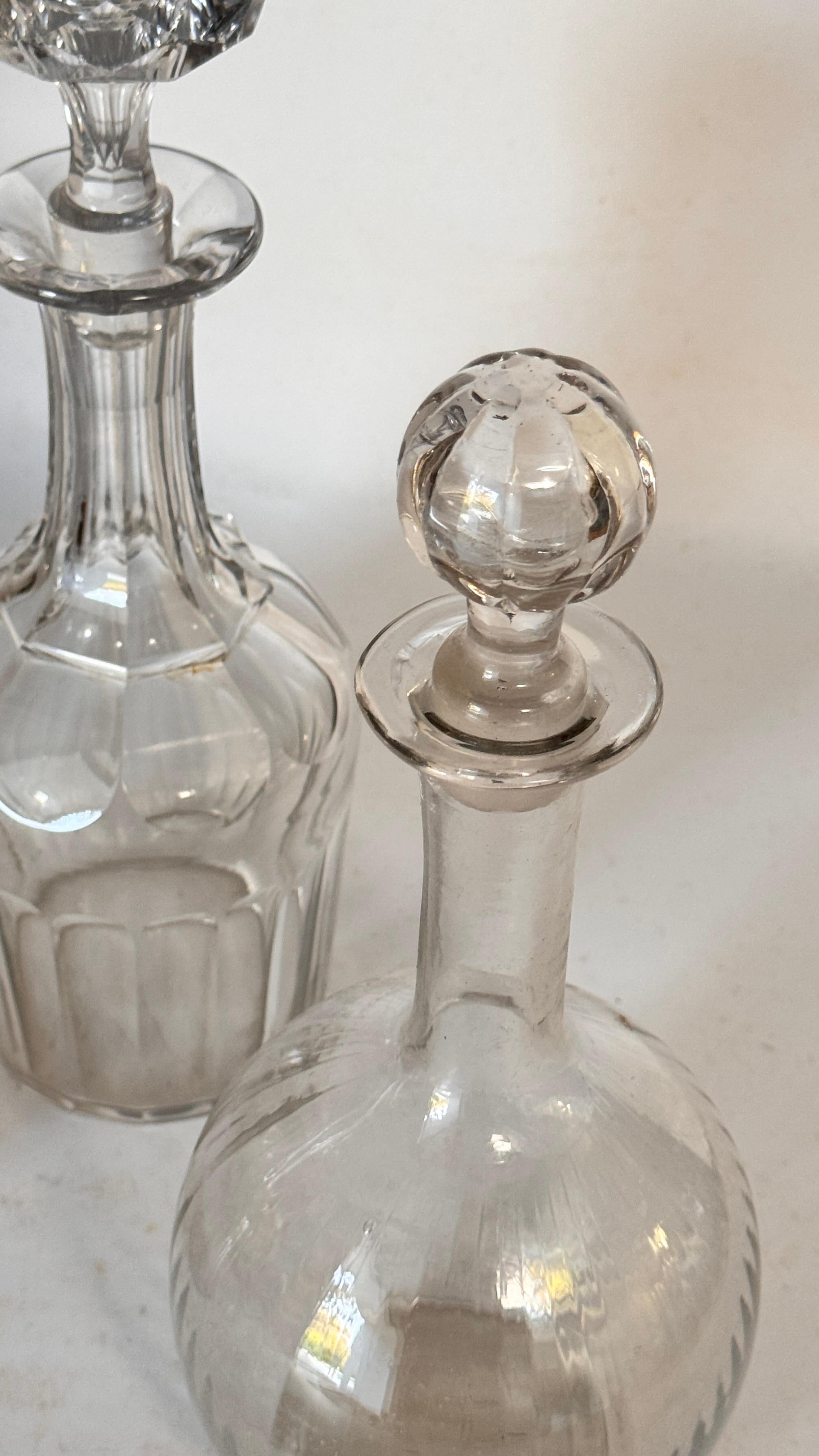 Set of 3 French Crystal Decanters – 2 Baccarat Signed, 1970s Elegant Tableware en vente 2