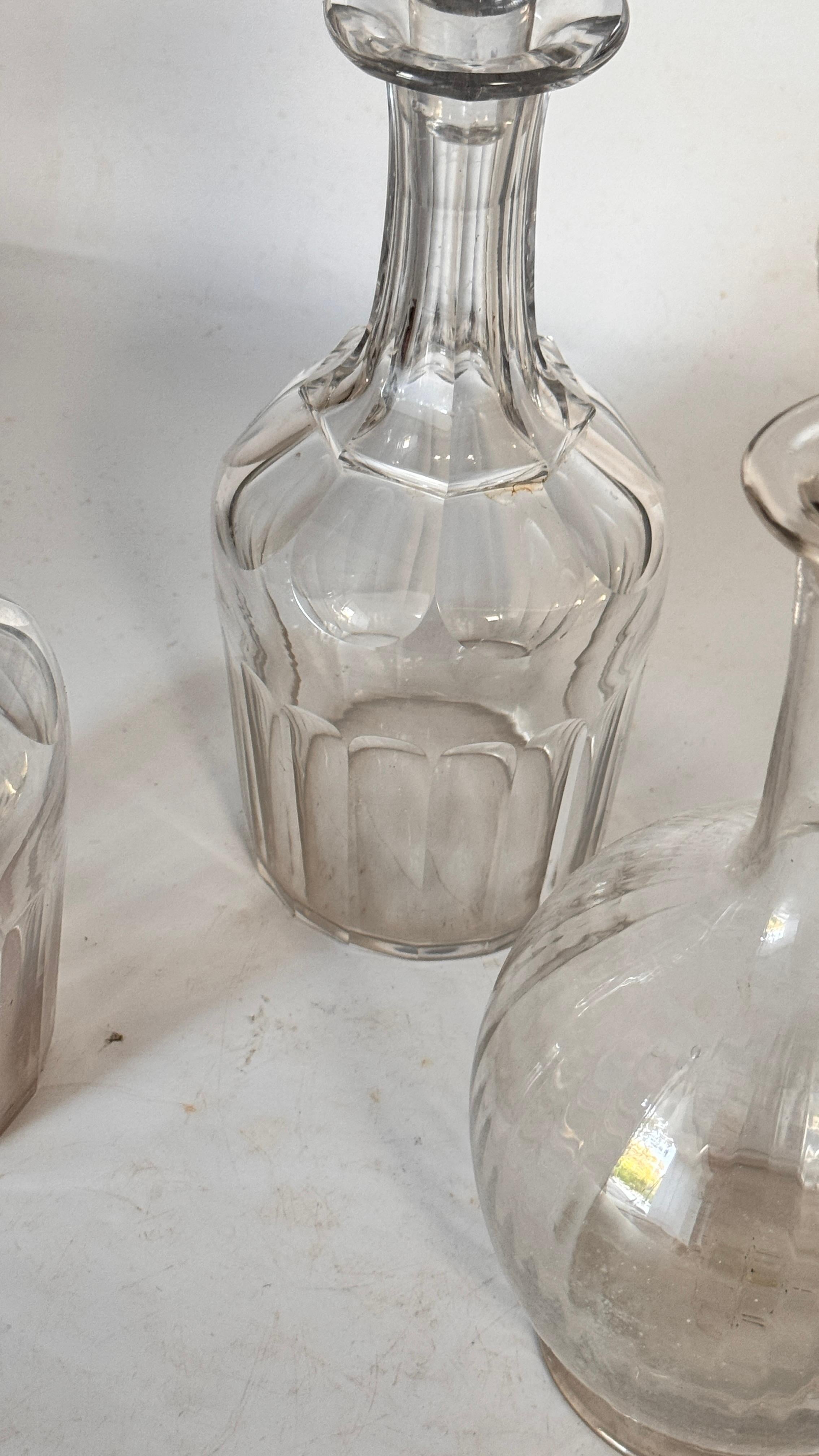 Set of 3 French Crystal Decanters – 2 Baccarat Signed, 1970s Elegant Tableware en vente 3