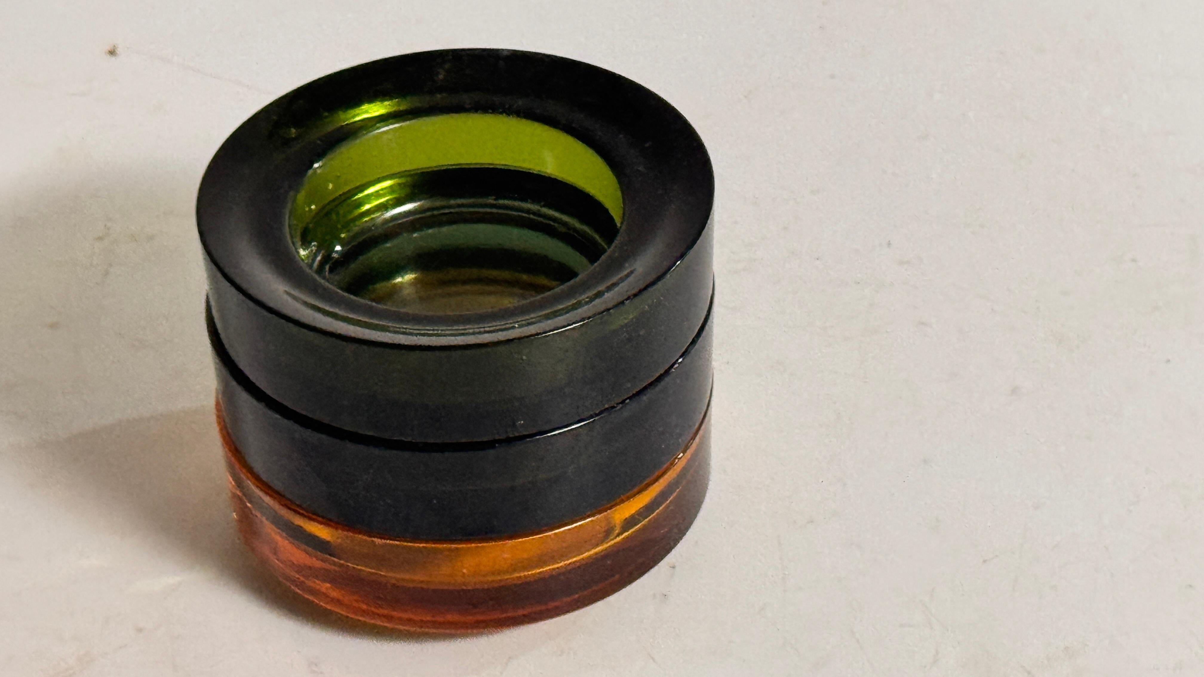 Mid-Century moderno Set di 3 posacenere in vetro francese - Blu, Arancione e Verde, finitura lucida anni '70 in vendita