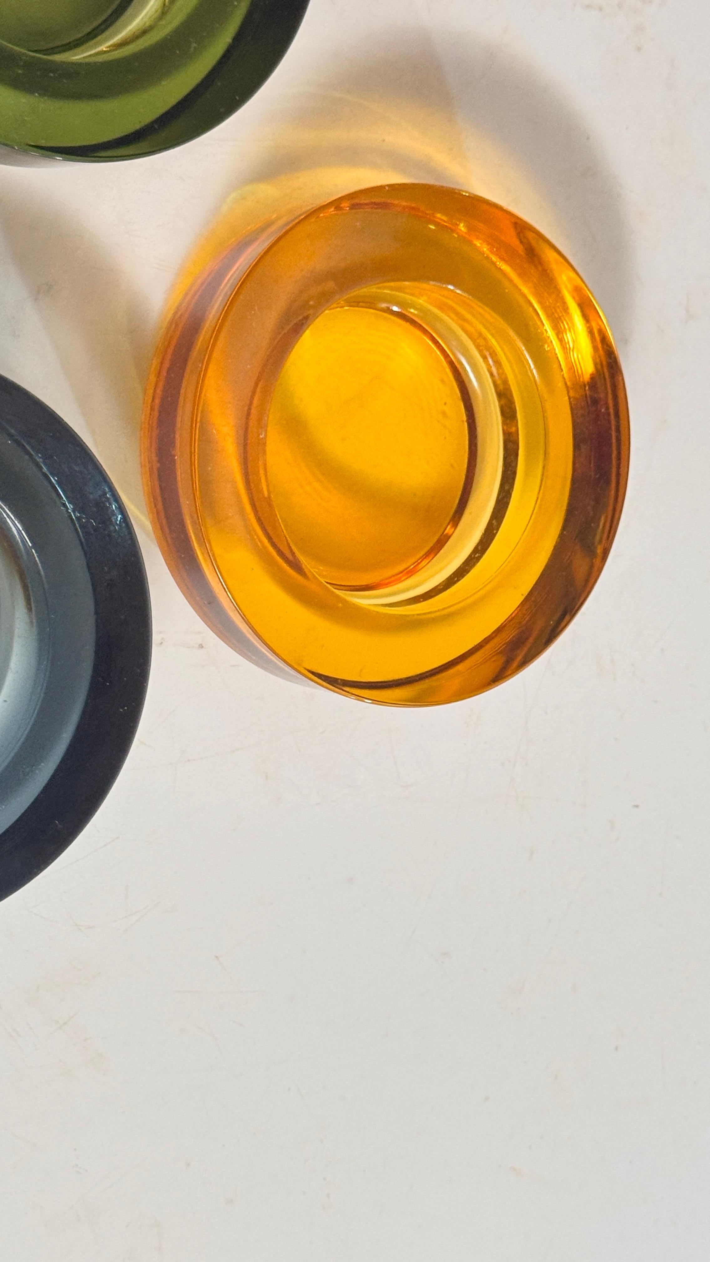 Set di 3 posacenere in vetro francese - Blu, Arancione e Verde, finitura lucida anni '70 In condizioni buone in vendita a Auribeau sur Siagne, FR