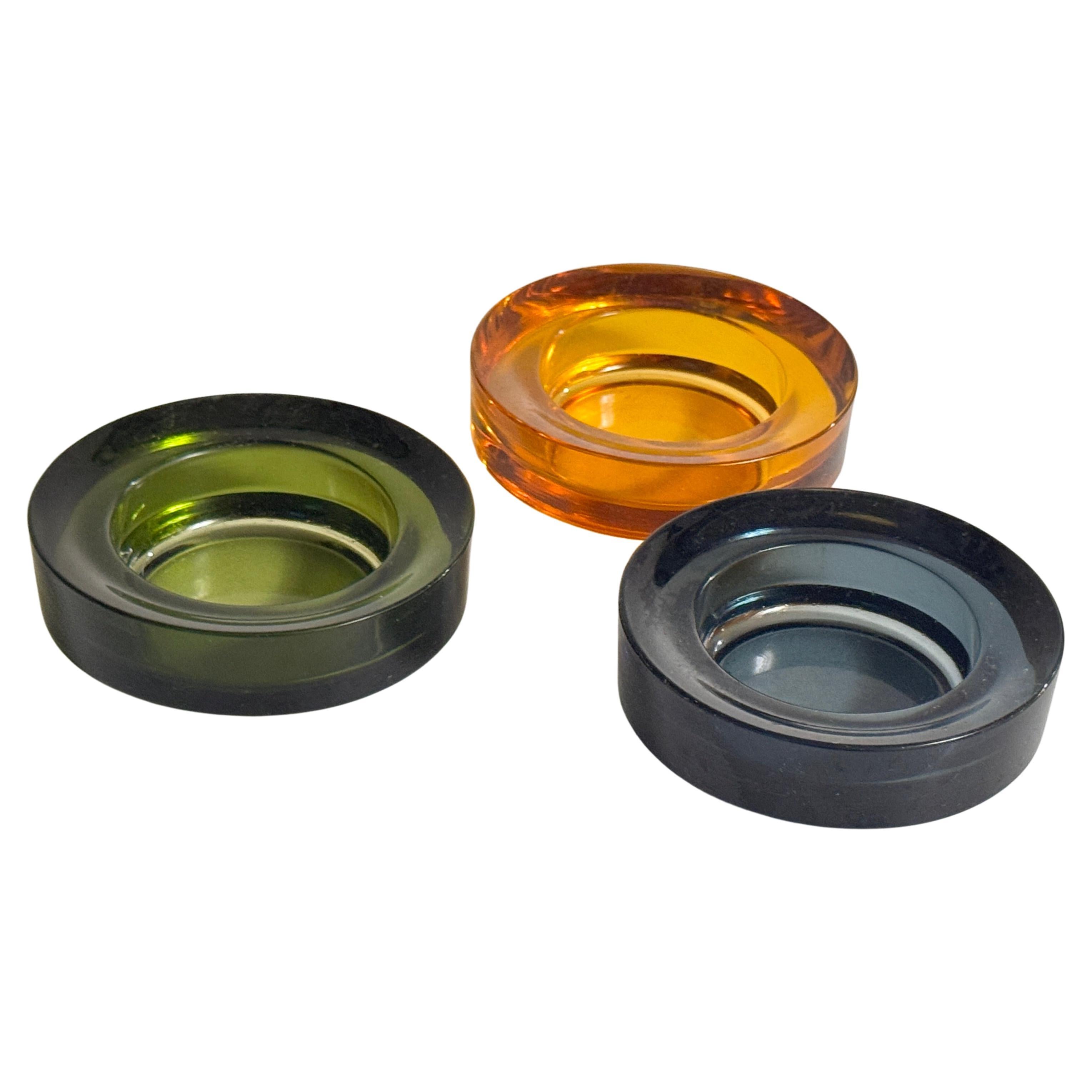 Set di 3 posacenere in vetro francese - Blu, Arancione e Verde, finitura lucida anni 
70 in vendita