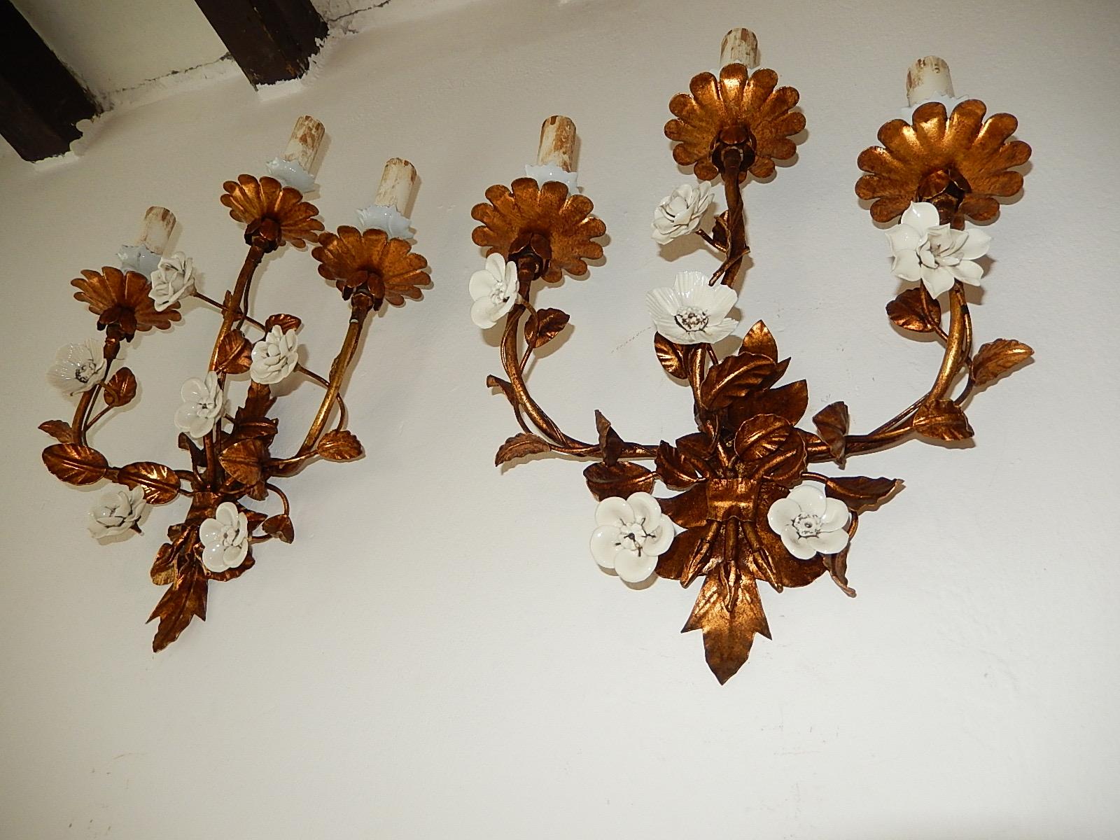 Set of 3 French Gold Tole Sconces with White Porcelain Flowers, 1920s In Good Condition For Sale In Modena (MO), Modena (Mo)