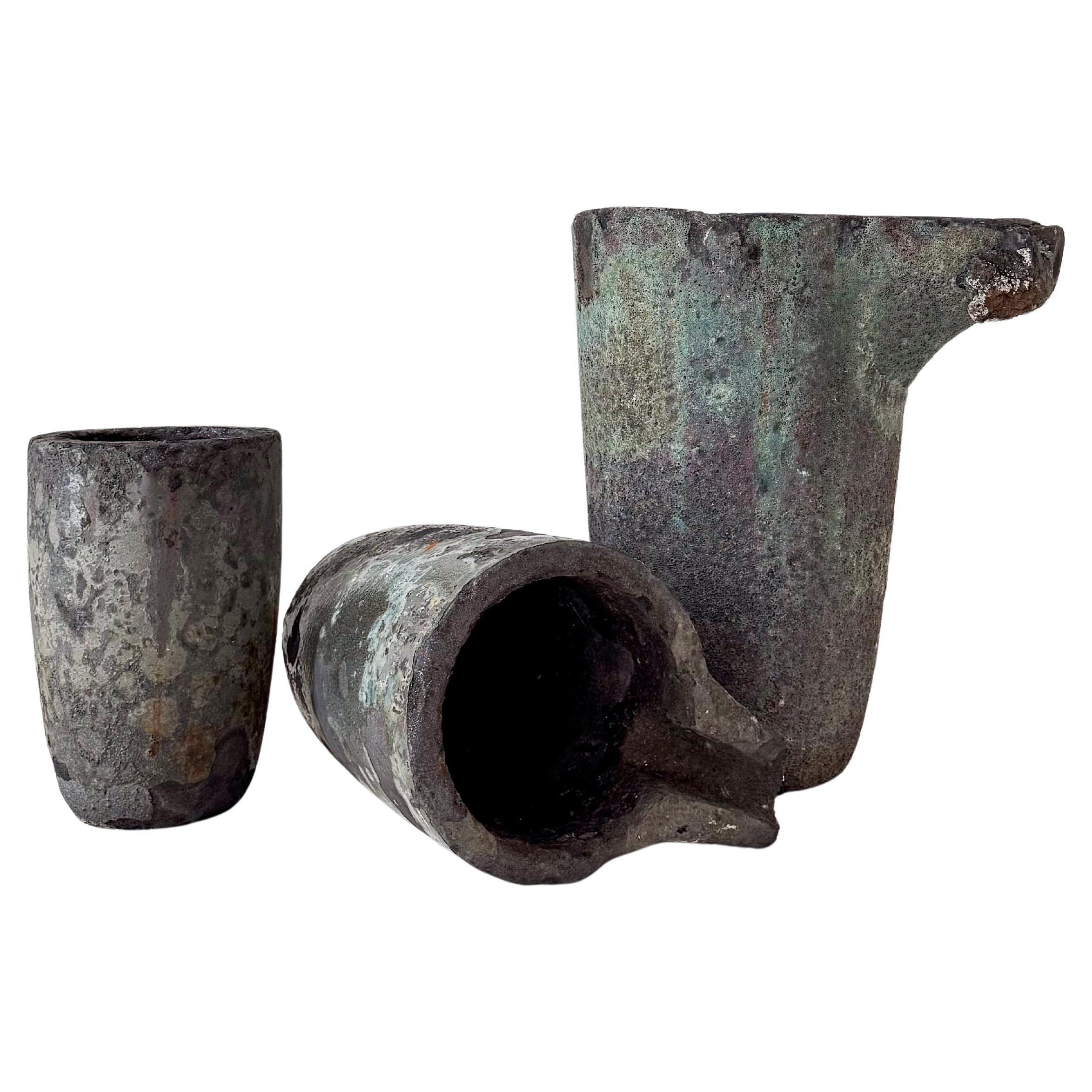 Ensemble de 3 jardinières industrielles françaises de fonderie de pierre de lave