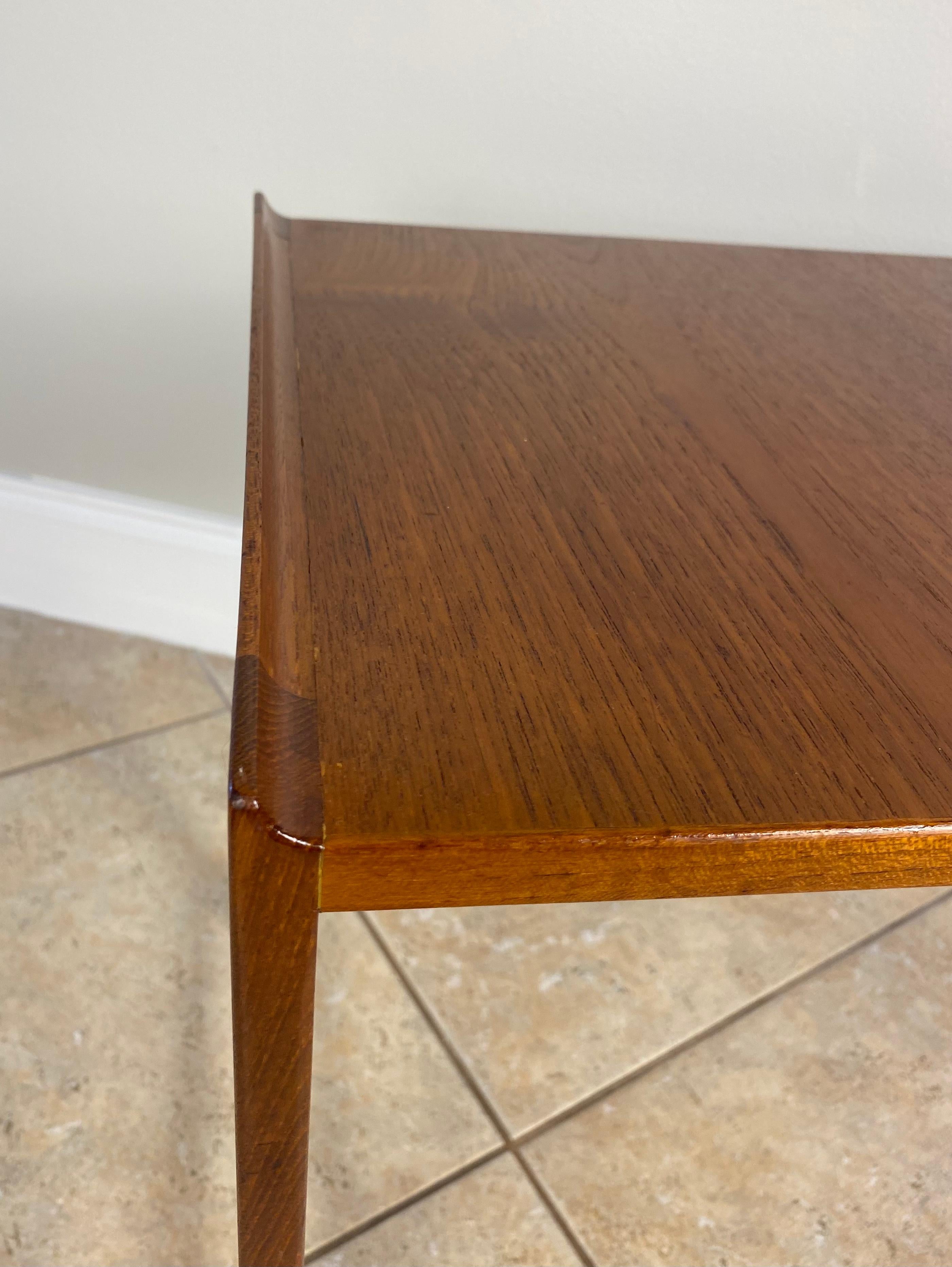 Hand-Crafted 3 Mid-Century Wooden Nesting Tables or Gigogne End Tables Hans J. Wegner Style For Sale