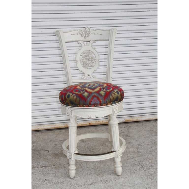 Set of 3 French Provincial Style Swivel Bar Stools In Good Condition For Sale In Pasadena, TX