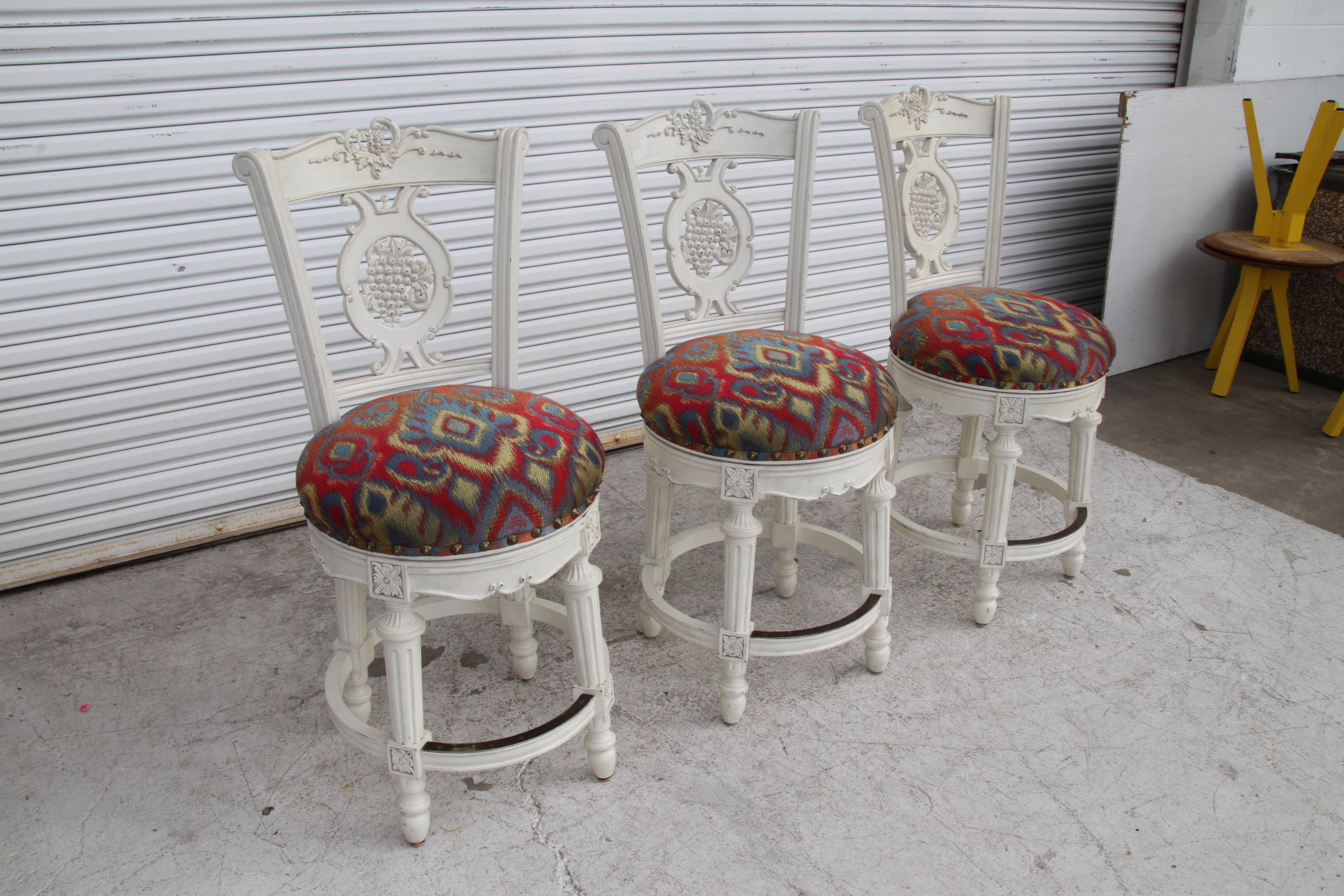 Carved Set of 3 French Provincial Style Swivel Bar Stools For Sale