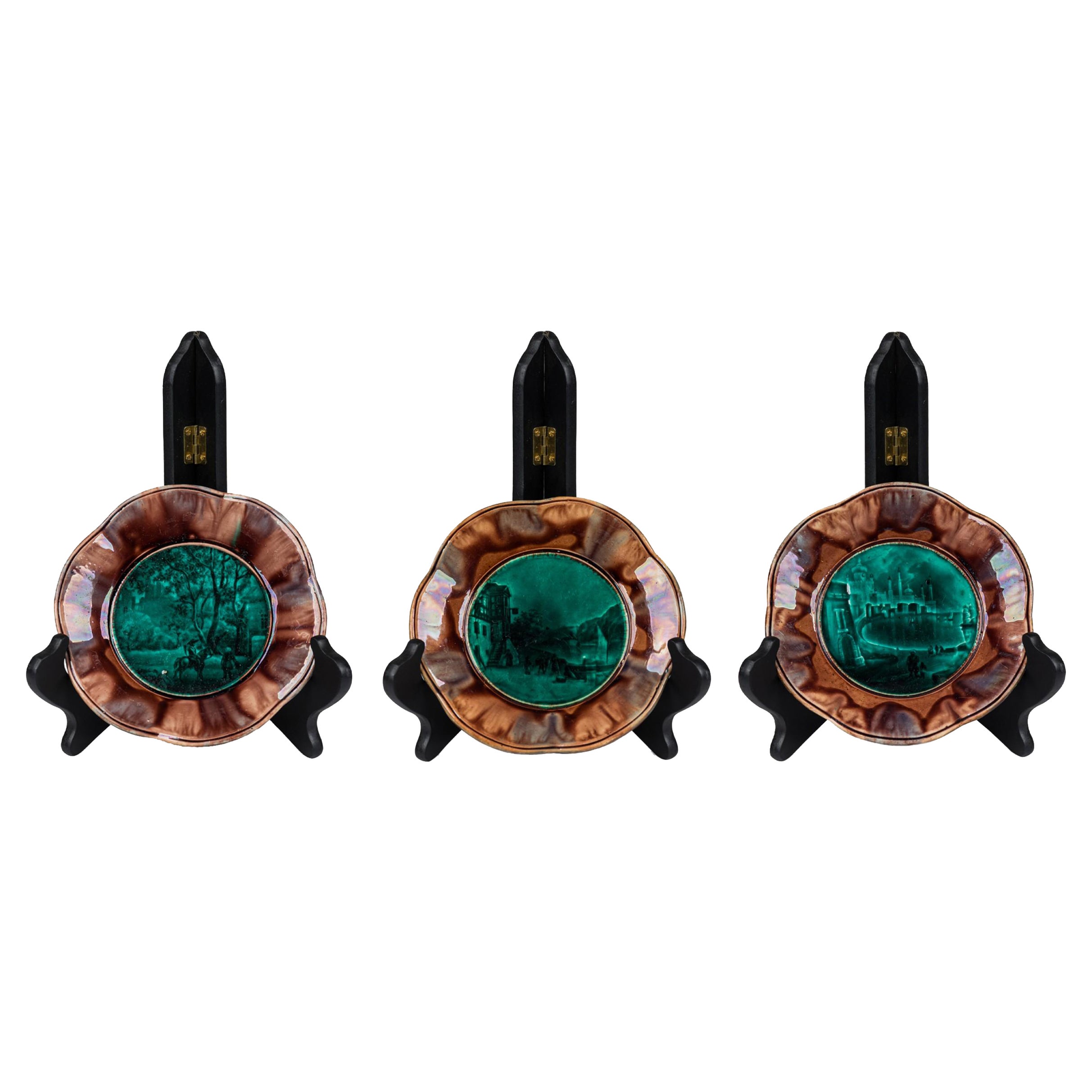 Set of 3 French Romantic Ceramic Majolica Hors d
oeuvre Dishes For Sale