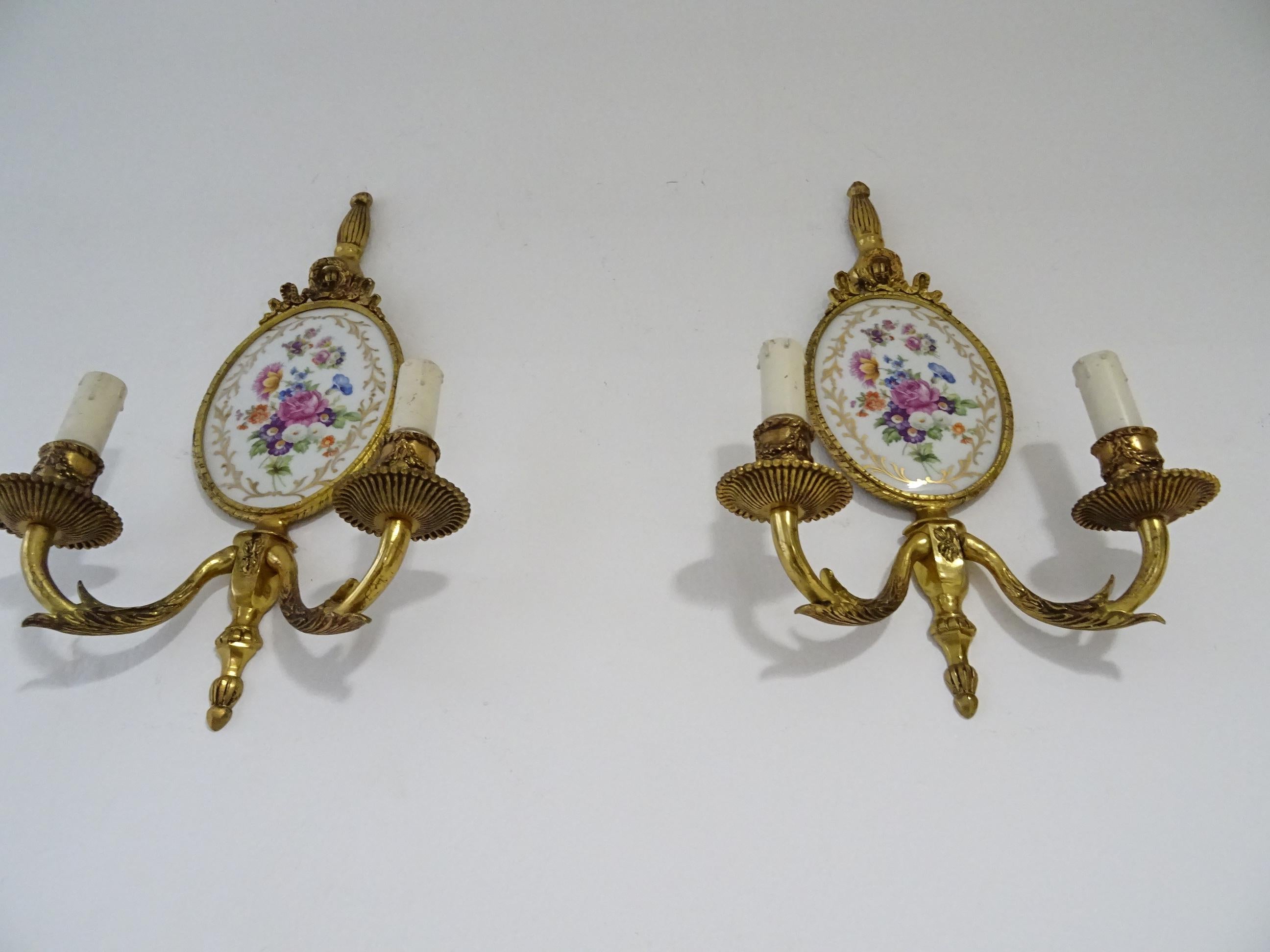 Set of 3 French Sevres Porcelain Flowers Dore Sconces, circa 1900 In Good Condition In Modena (MO), Modena (Mo)