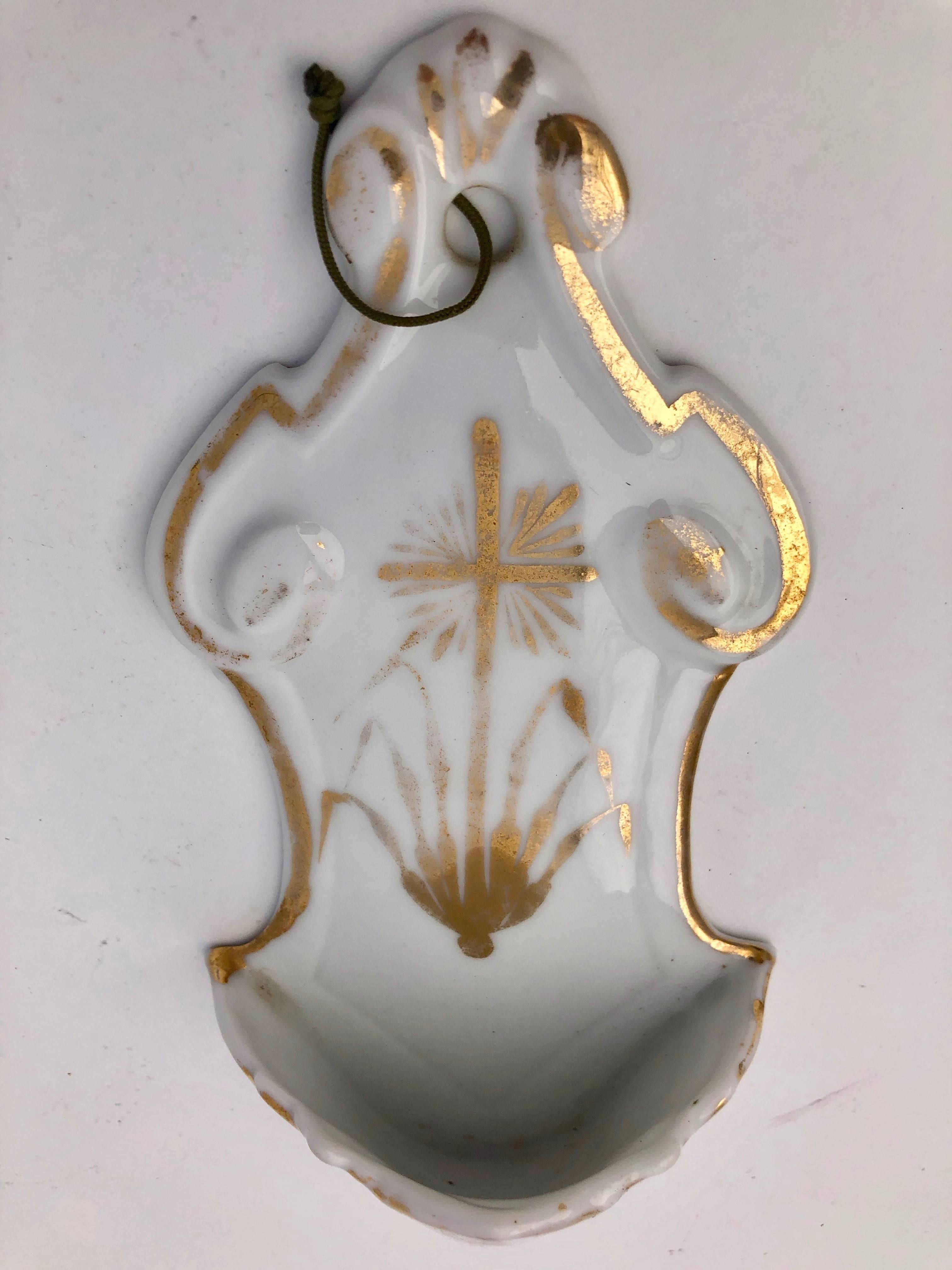 Set of Three French White Porcelain Holy Water Fonts 'Bénitiers' with Crosses In Good Condition In Petaluma, CA