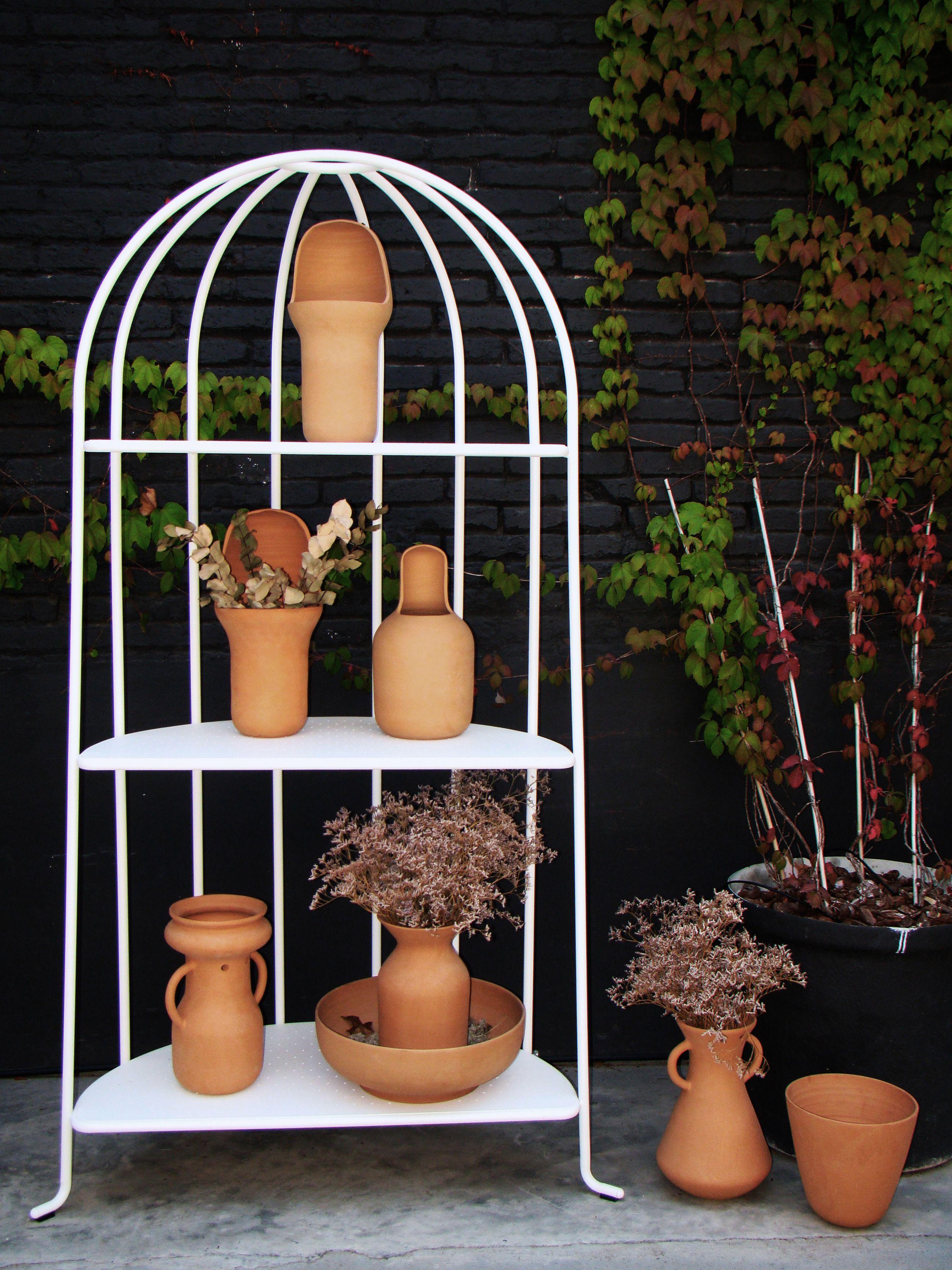 Céramique Ensemble de 3 vases d'extérieur en terre cuite de la série Gardenias de Jaime Hayon en vente