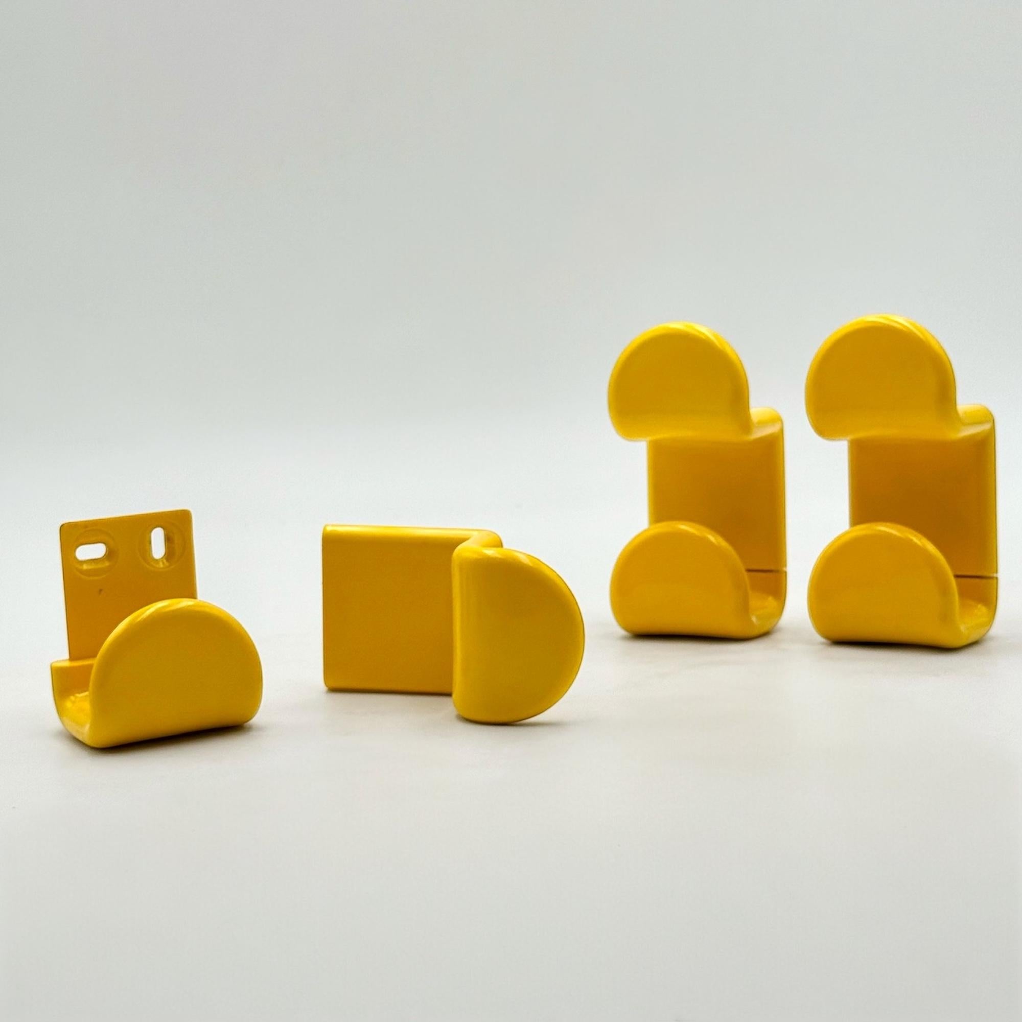 Set of 3 Gedy Coat Hooks, Ambrogio Rossari, Italy, 1970s, Yellow Plastic For Sale 4