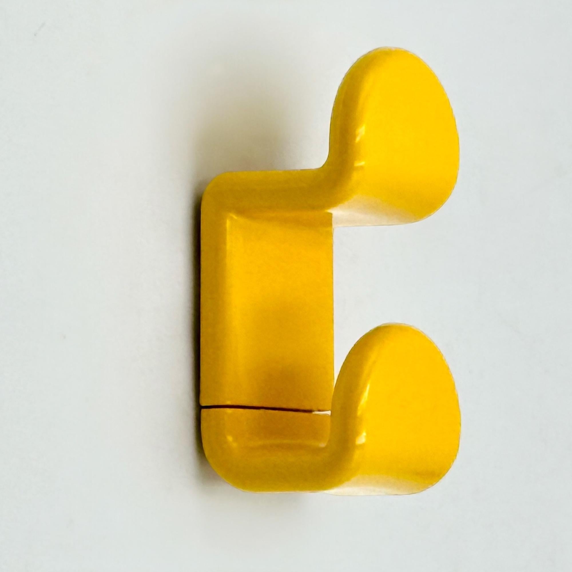 Set of 3 Gedy Coat Hooks, Ambrogio Rossari, Italy, 1970s, Yellow Plastic For Sale 1