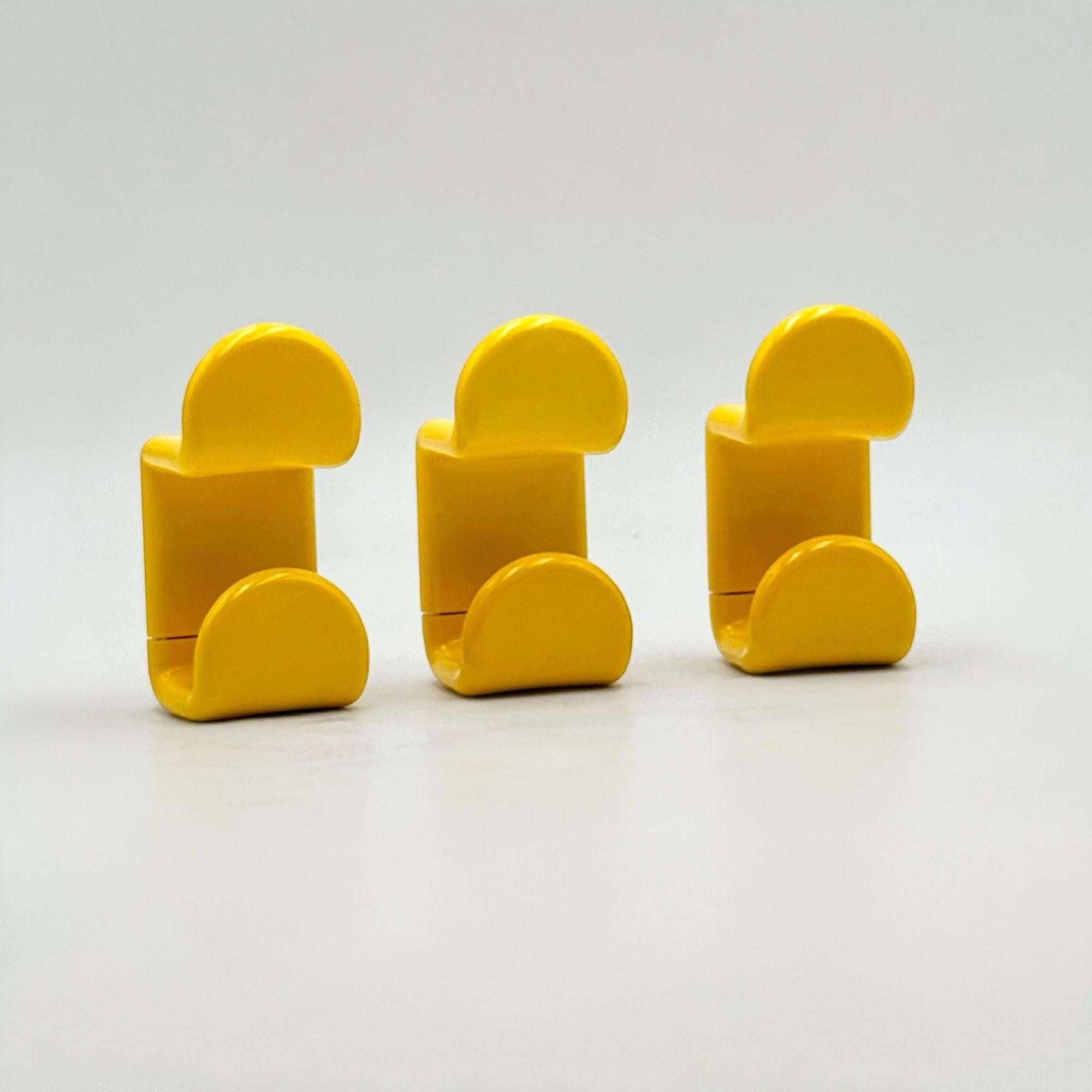 Set of 3 Gedy Coat Hooks, Ambrogio Rossari, Italy, 1970s, Yellow Plastic For Sale 2